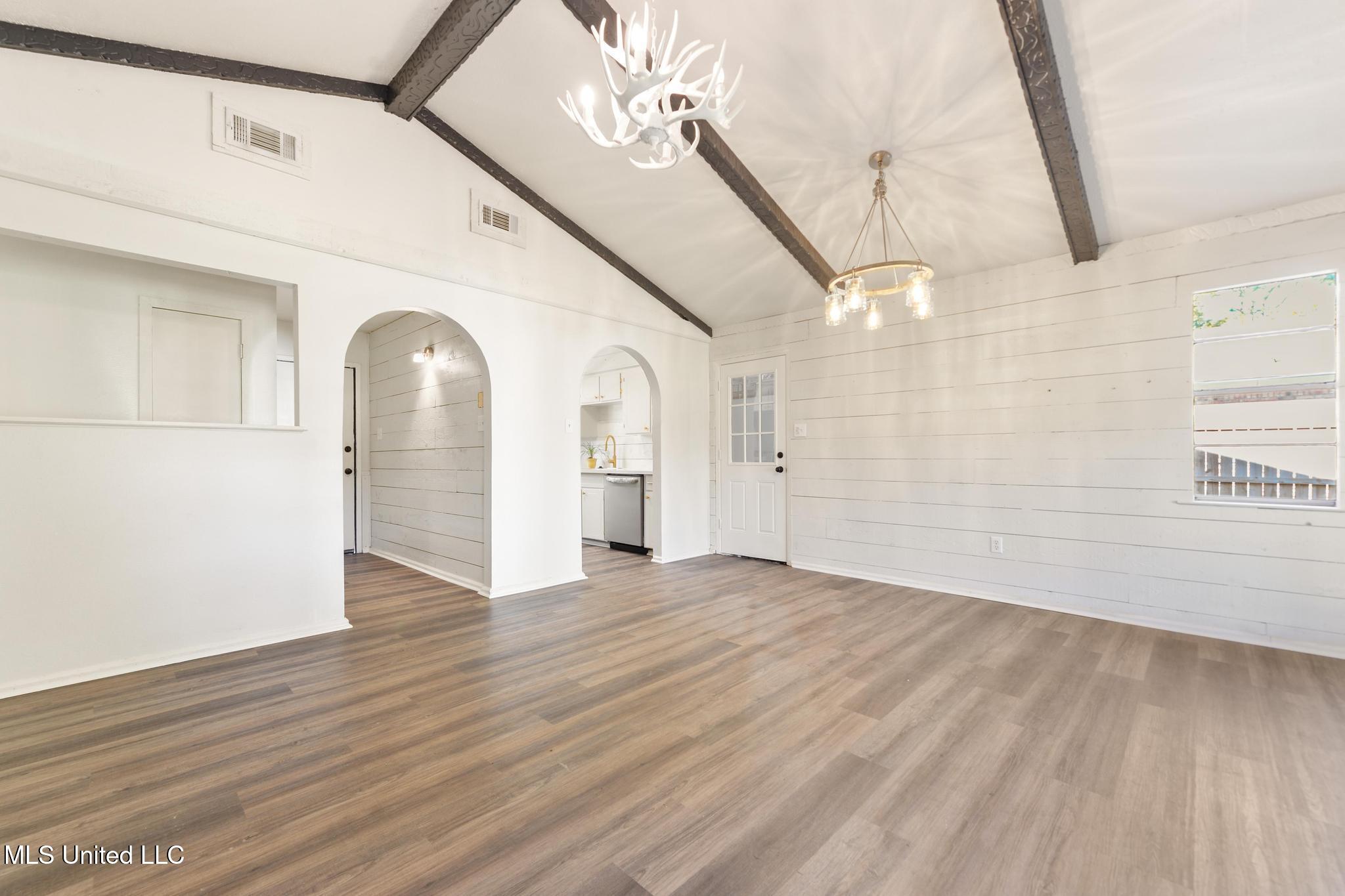 2612 San Lorenzo Street Property Photo 5