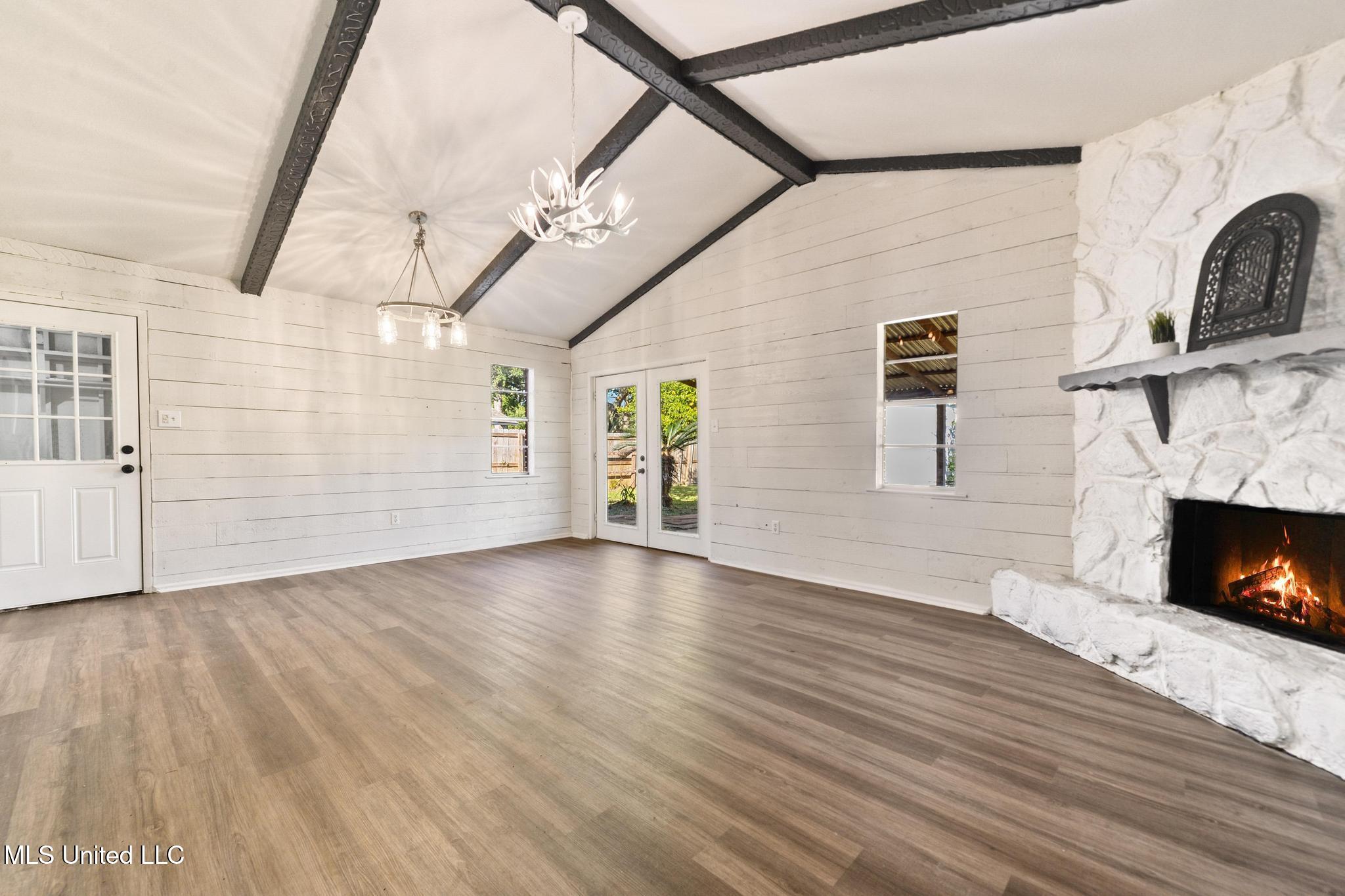 2612 San Lorenzo Street Property Photo 6