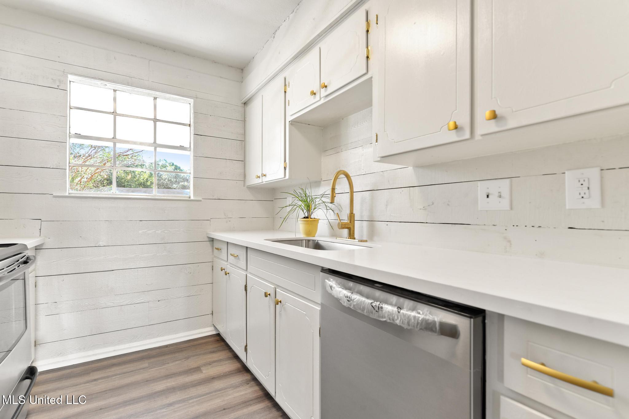 2612 San Lorenzo Street Property Photo 7