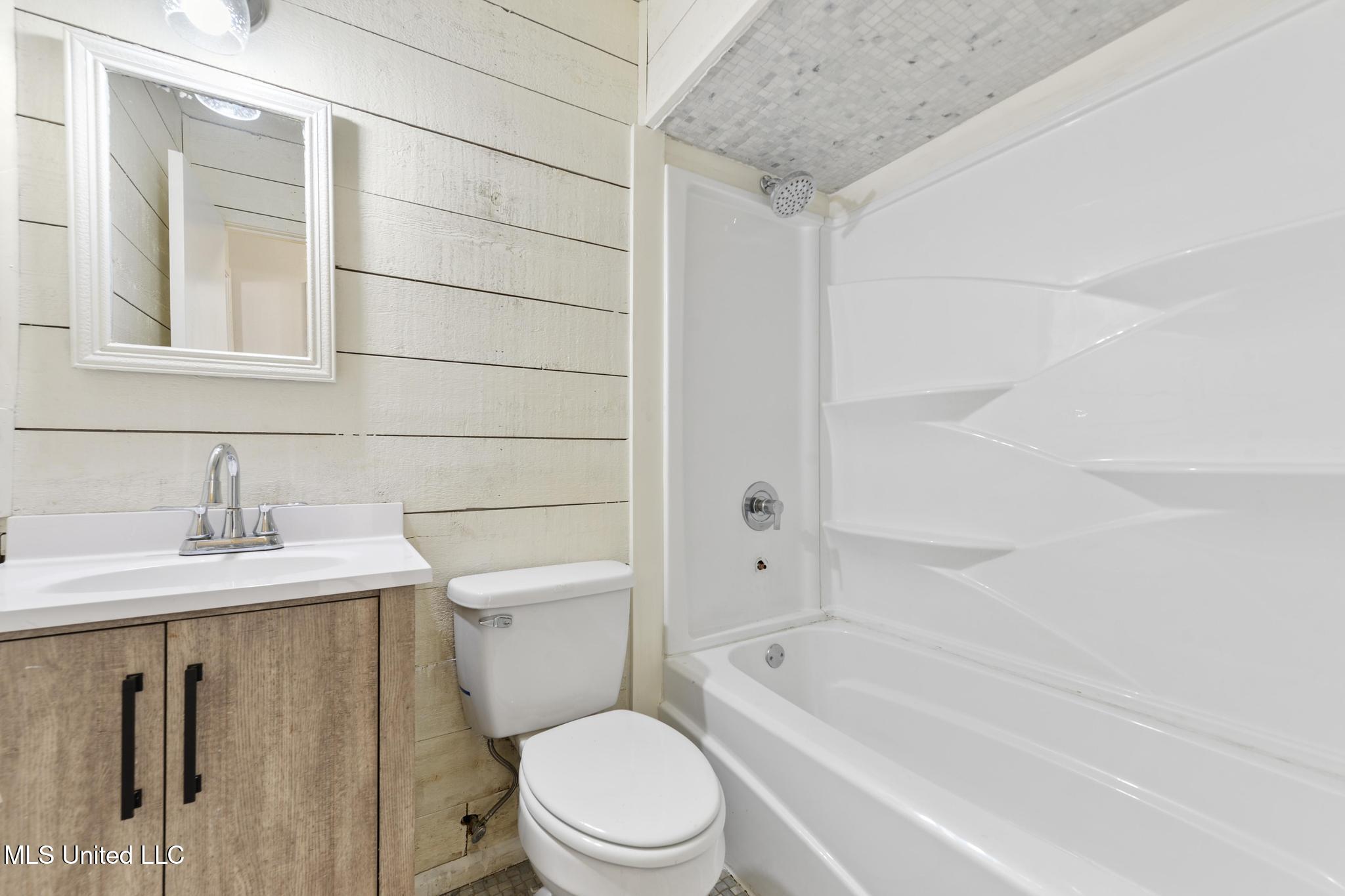 2612 San Lorenzo Street Property Photo 17