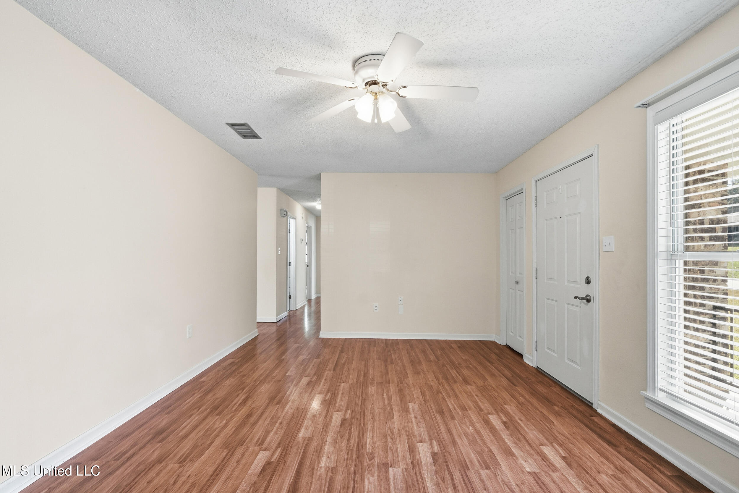 2138 Crestwood Drive Property Photo 5