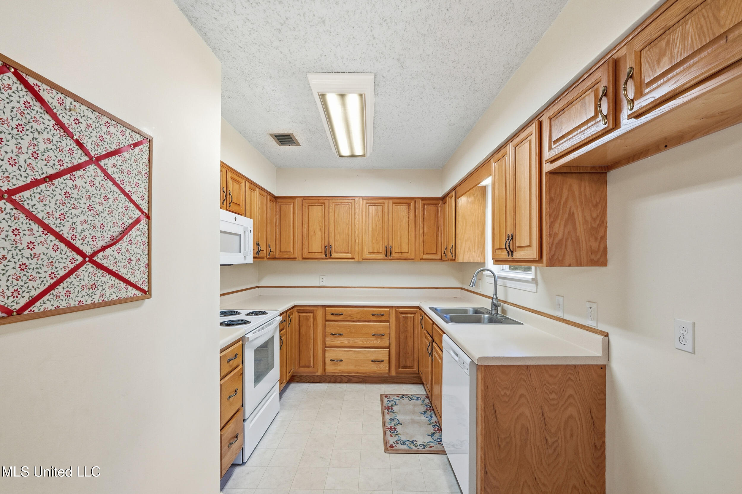 2138 Crestwood Drive Property Photo 9