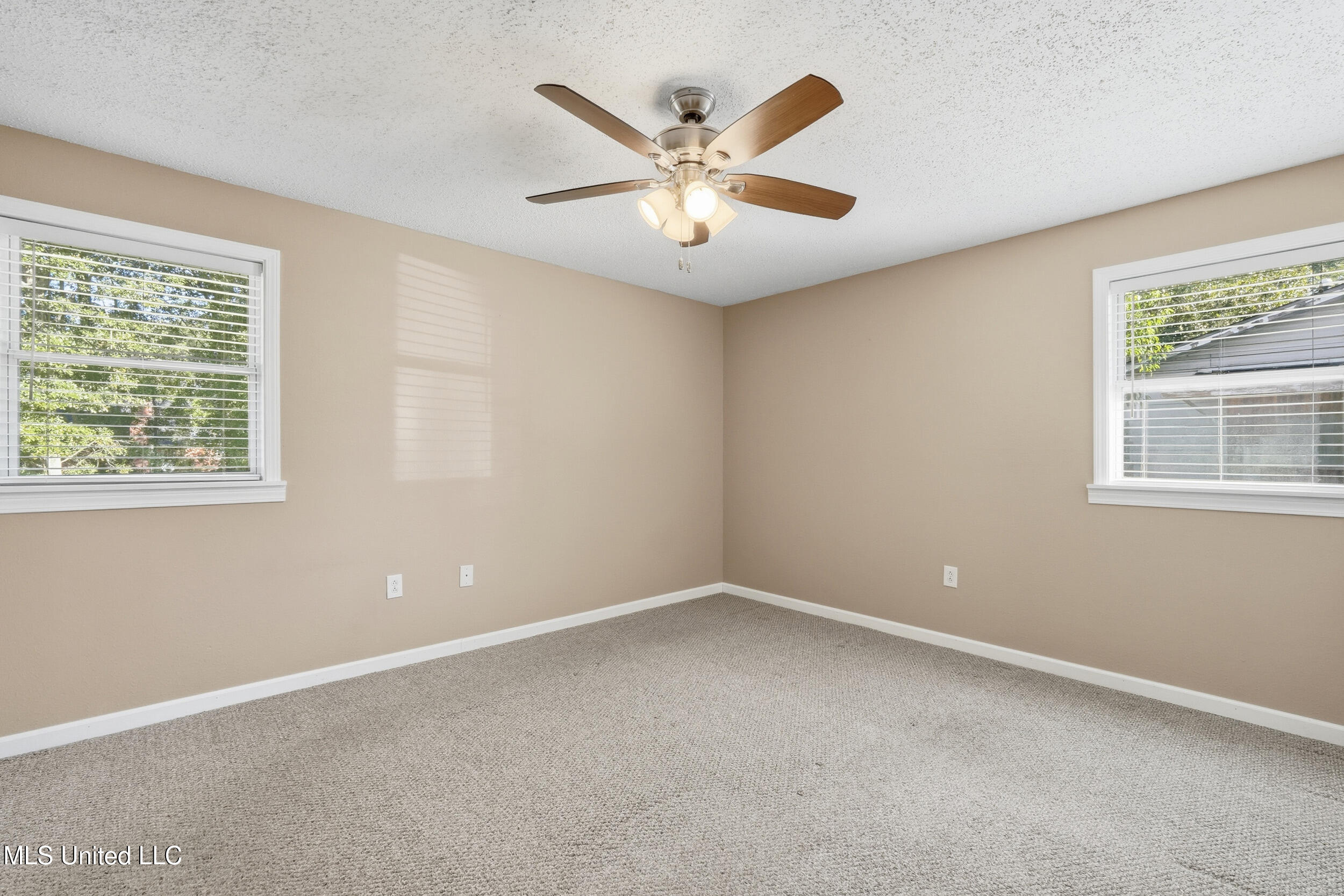 2138 Crestwood Drive Property Photo 12