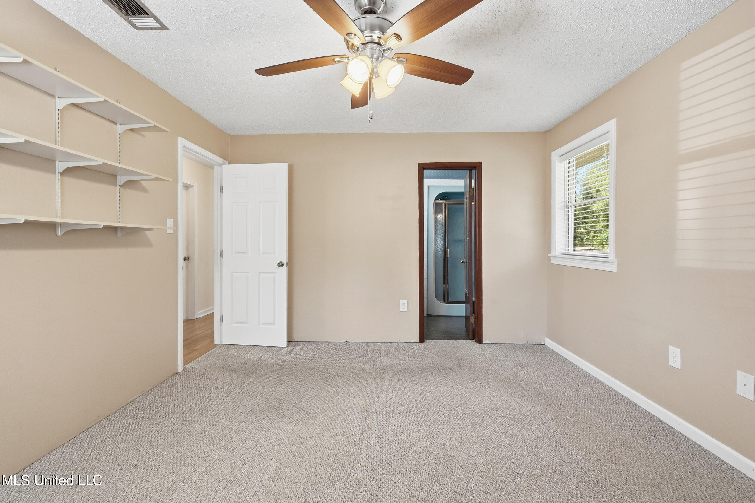 2138 Crestwood Drive Property Photo 13