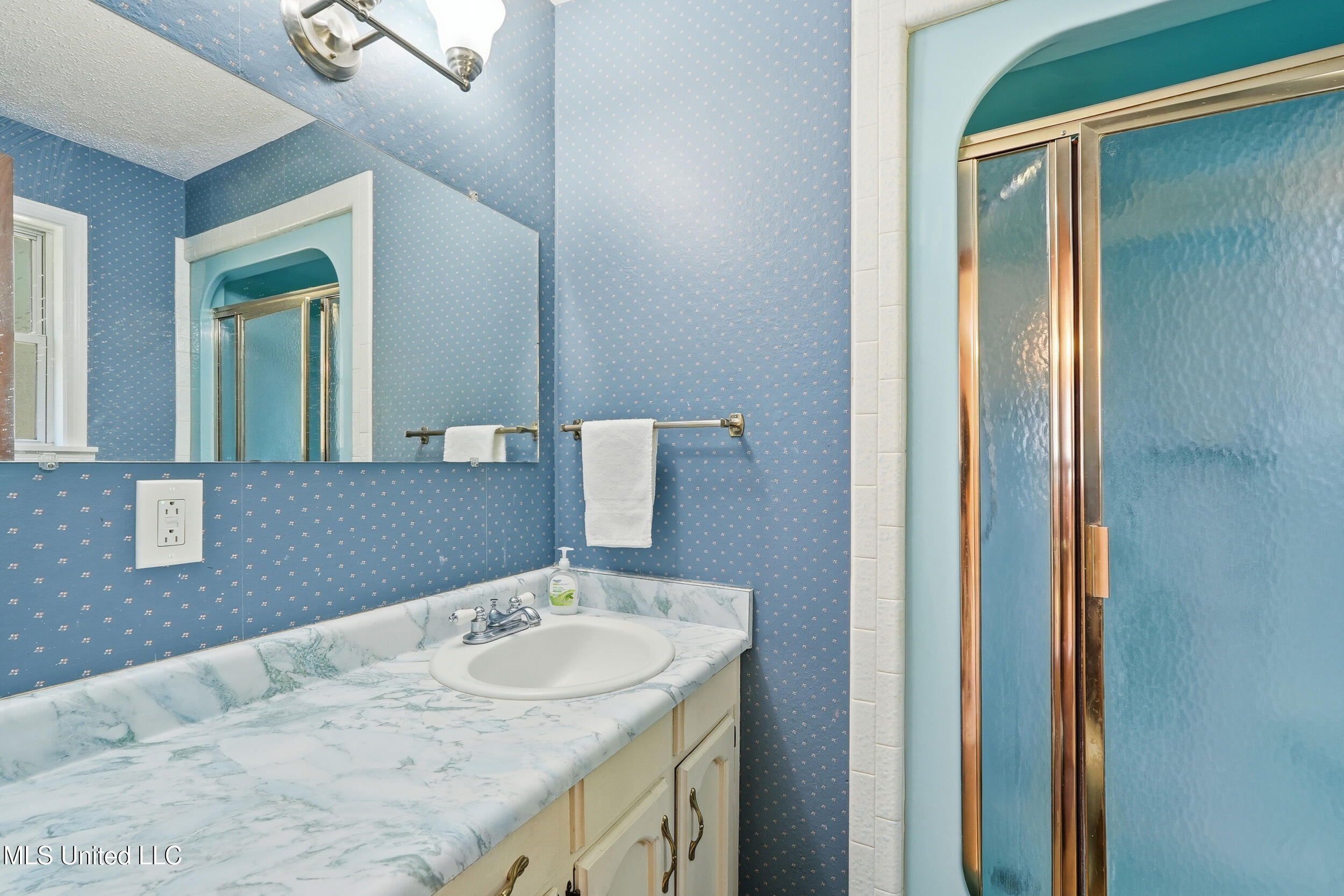 2138 Crestwood Drive Property Photo 14