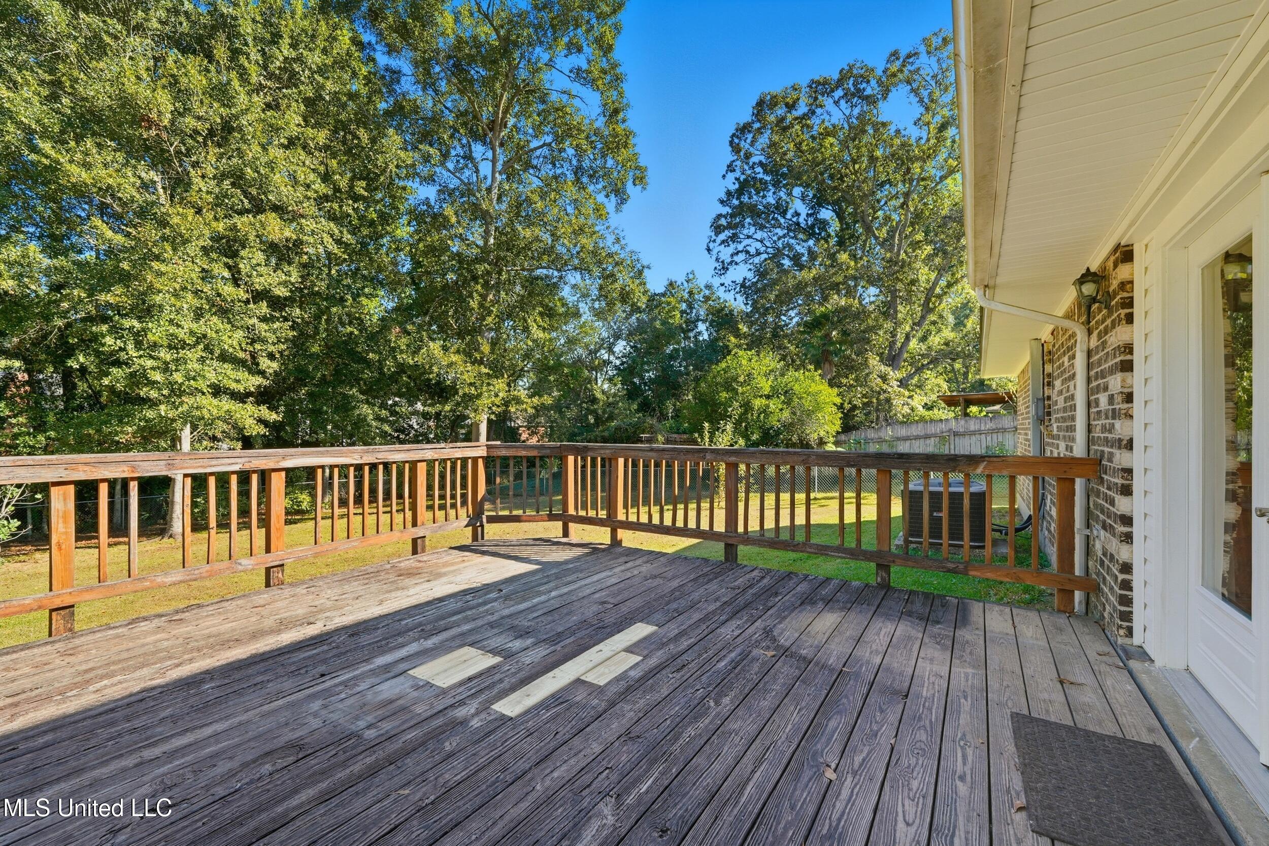 2138 Crestwood Drive Property Photo 20