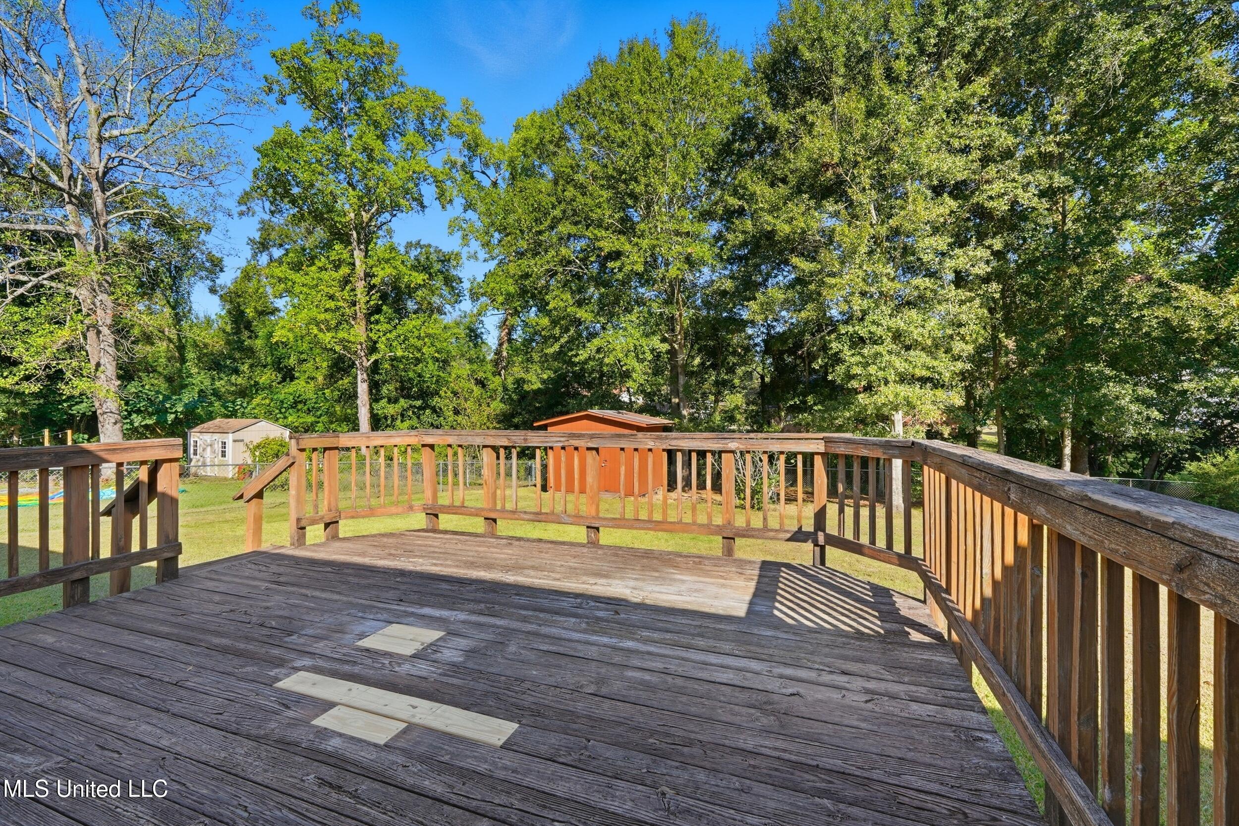 2138 Crestwood Drive Property Photo 21