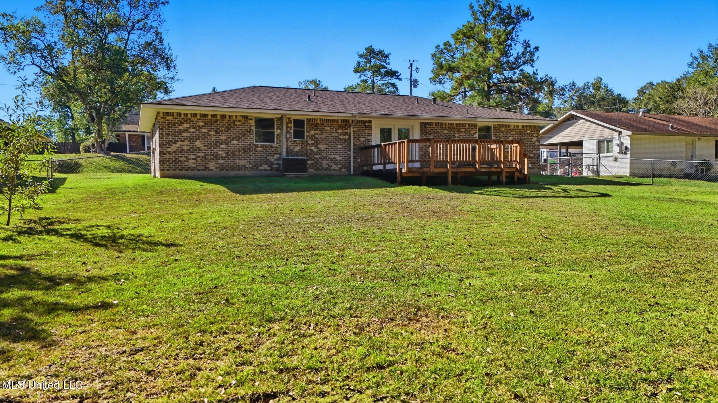 2138 Crestwood Drive Property Photo 22