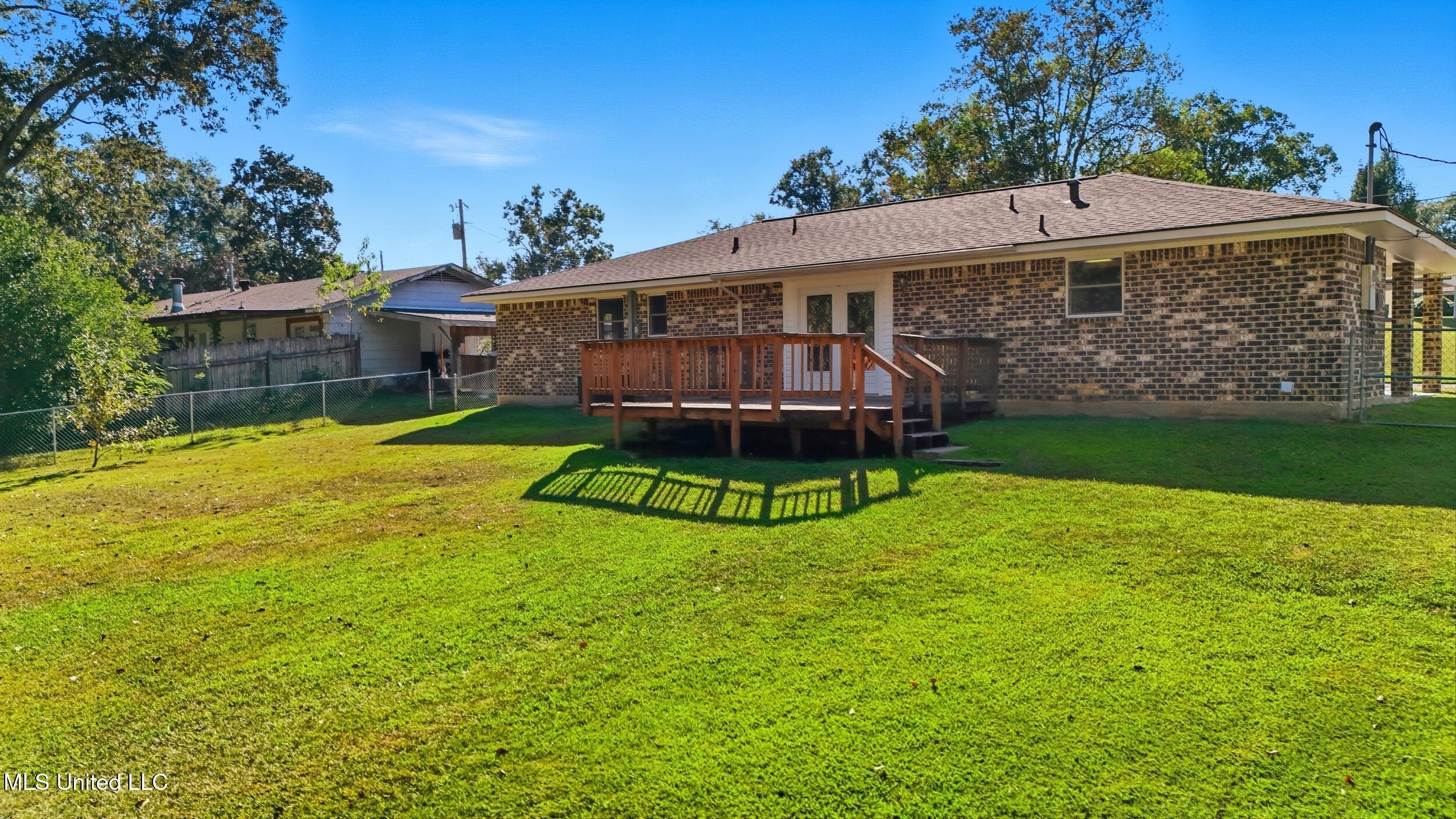 2138 Crestwood Drive Property Photo 23