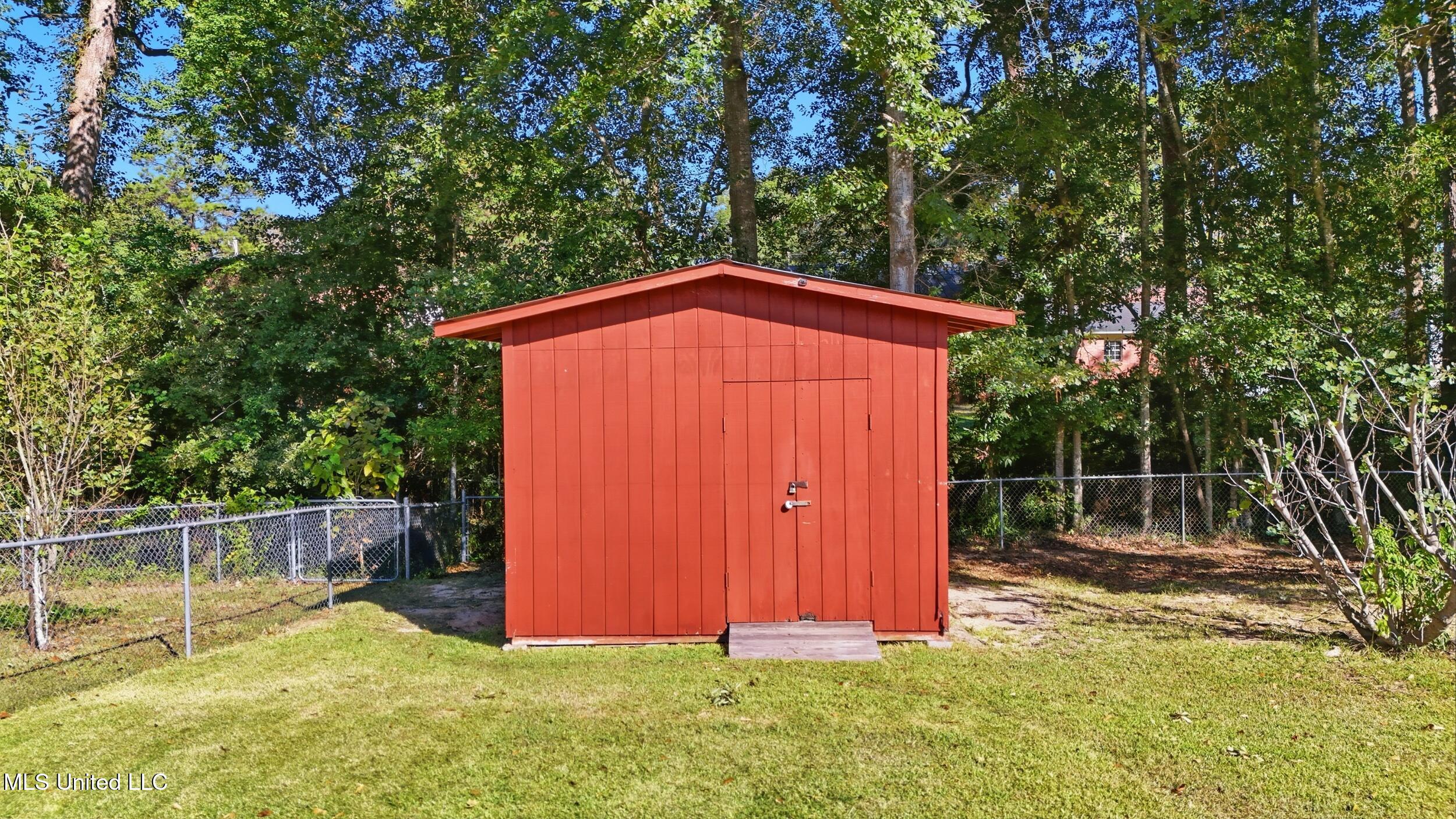 2138 Crestwood Drive Property Photo 27