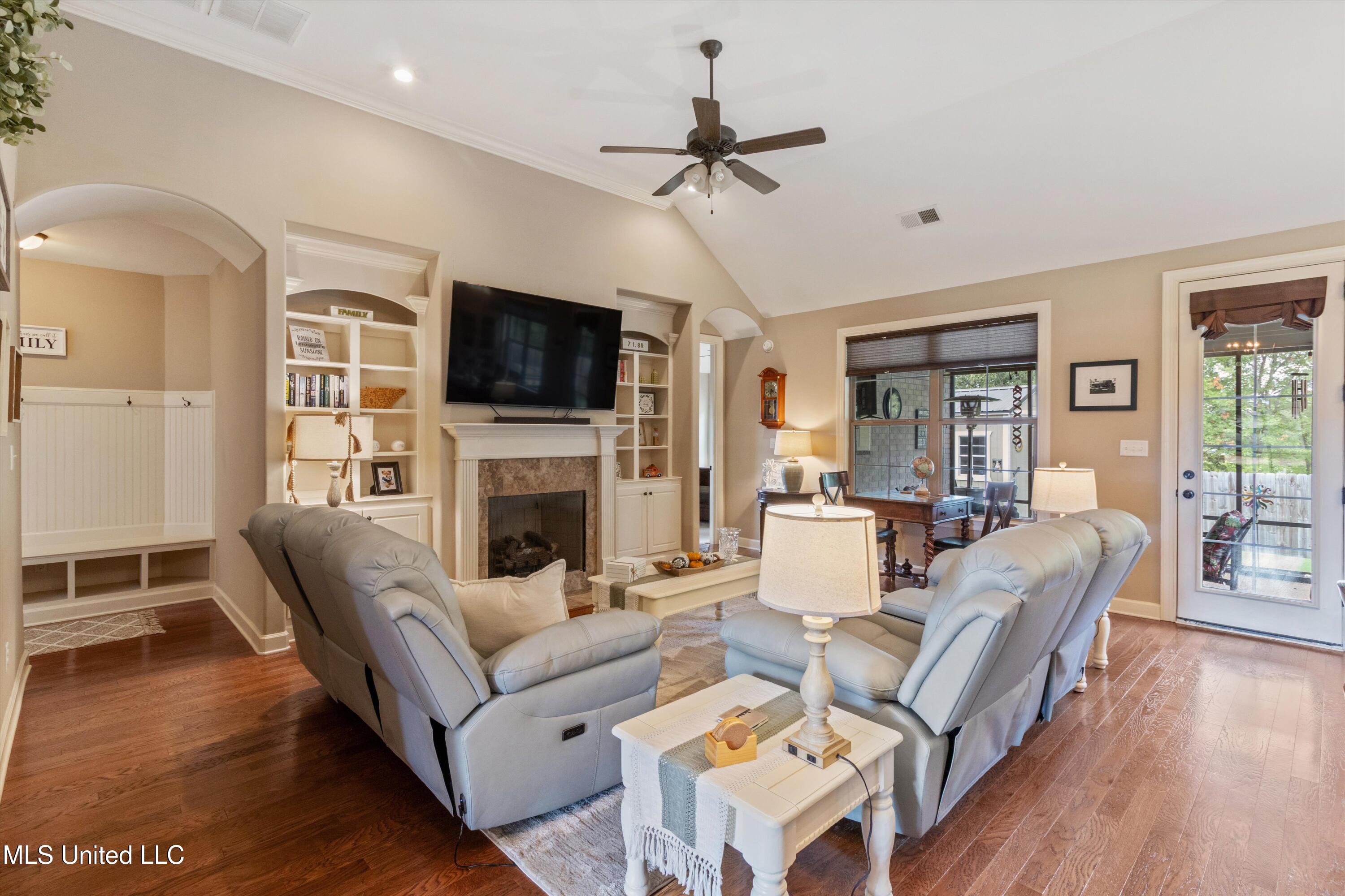 10488 Parker Dr Drive Property Photo 7