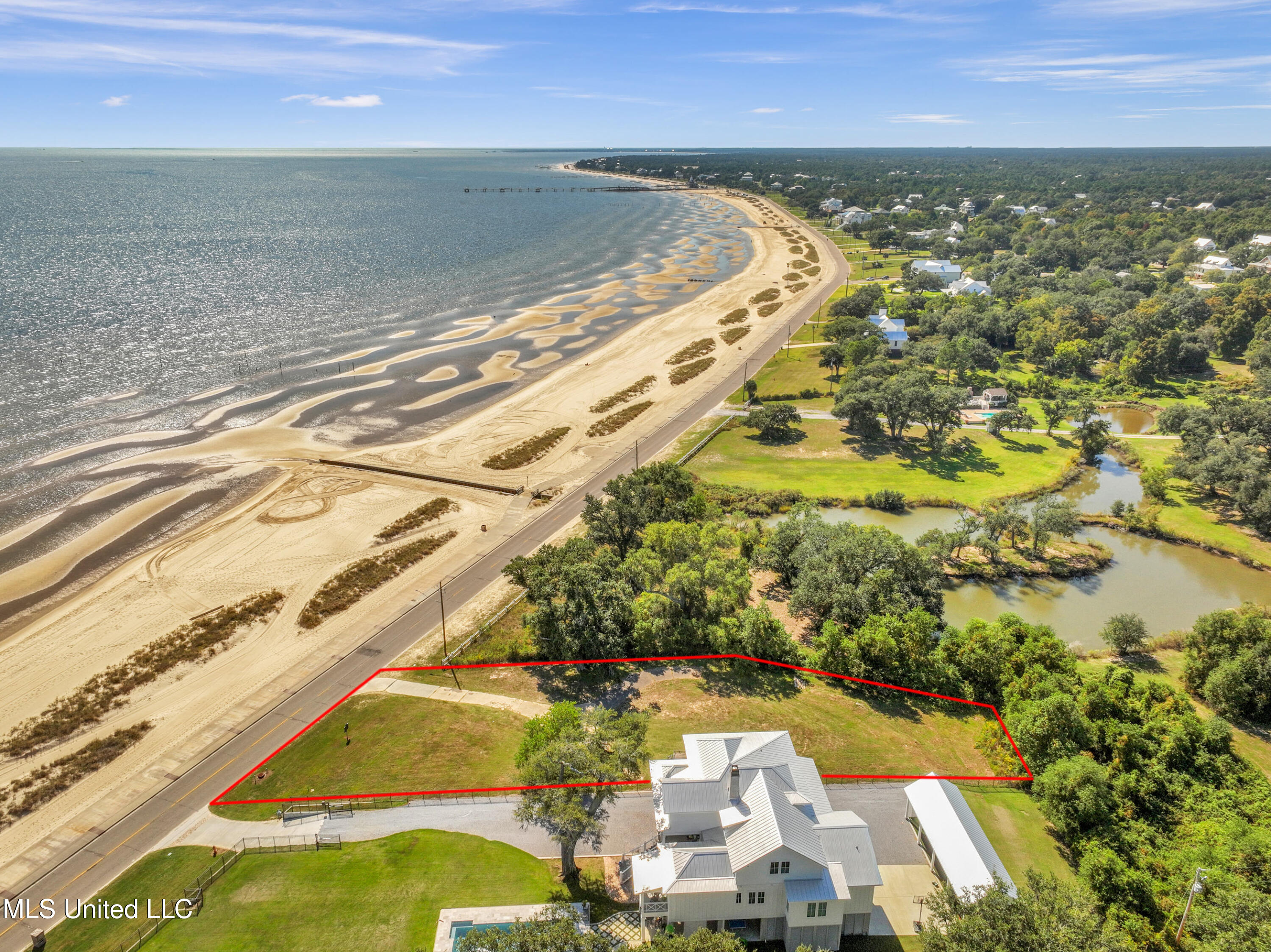 643 N Beach Boulevard Property Photo 3