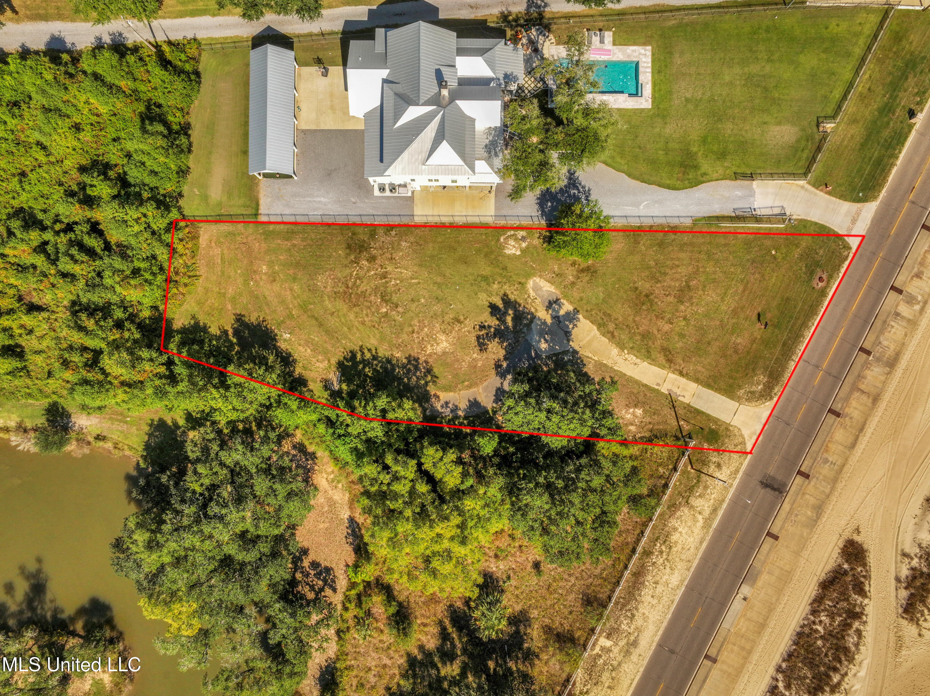 643 N Beach Boulevard Property Photo 9