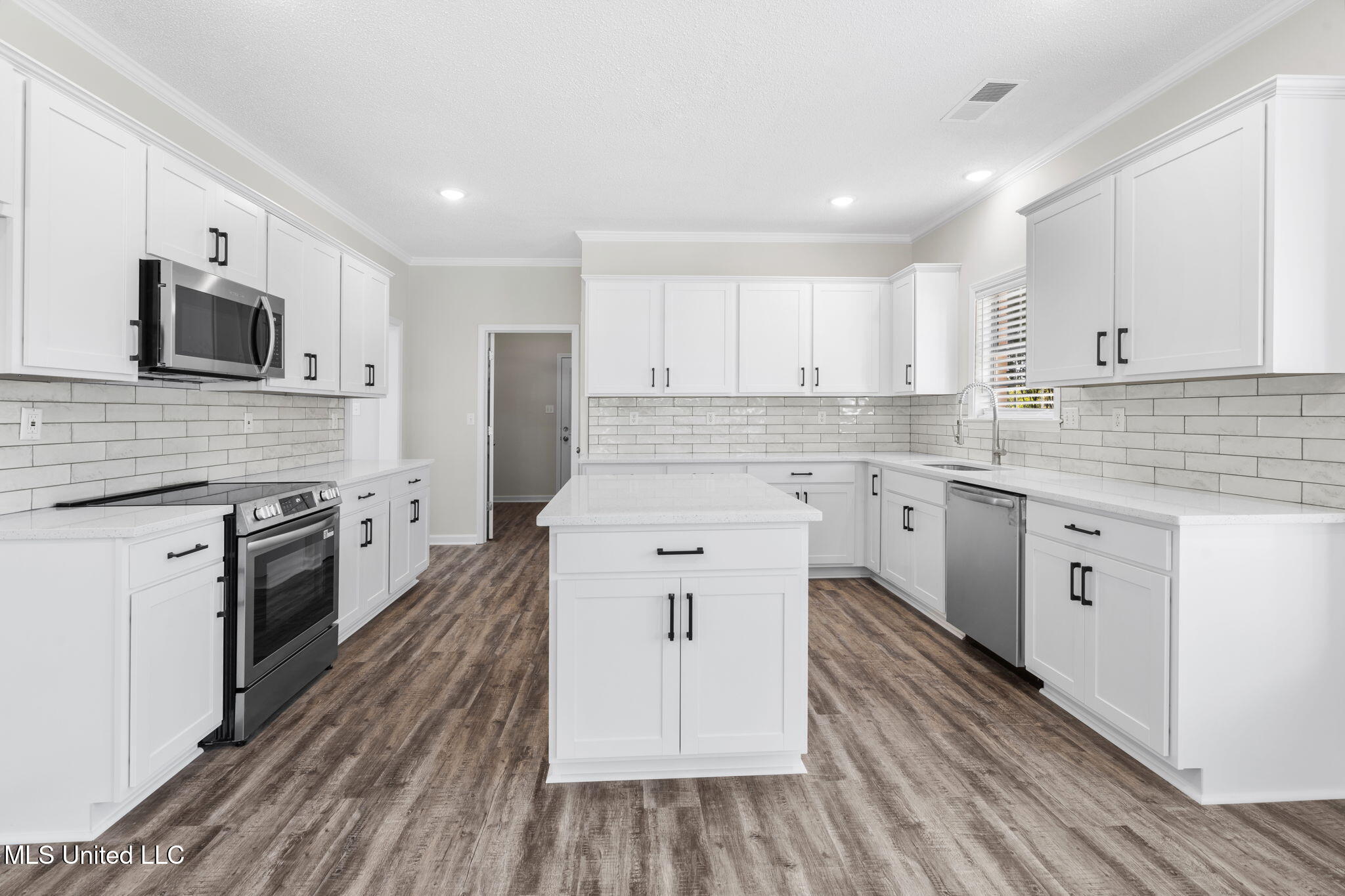 2095 Tall Tree Drive Property Photo 3