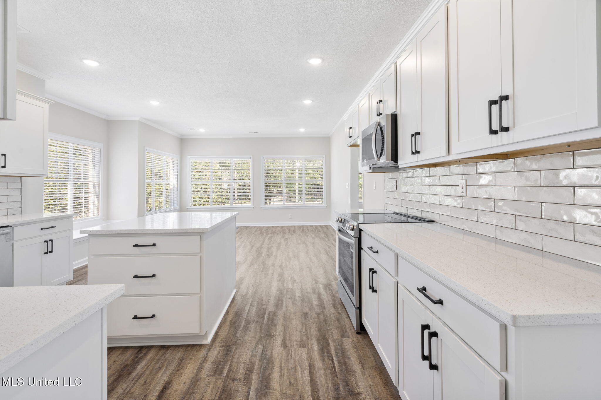 2095 Tall Tree Drive Property Photo 4