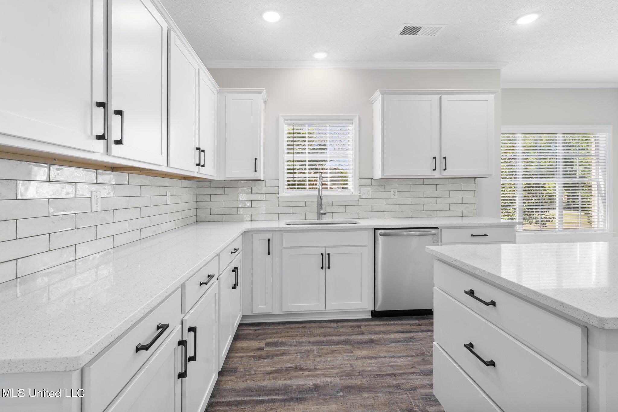 2095 Tall Tree Drive Property Photo 5