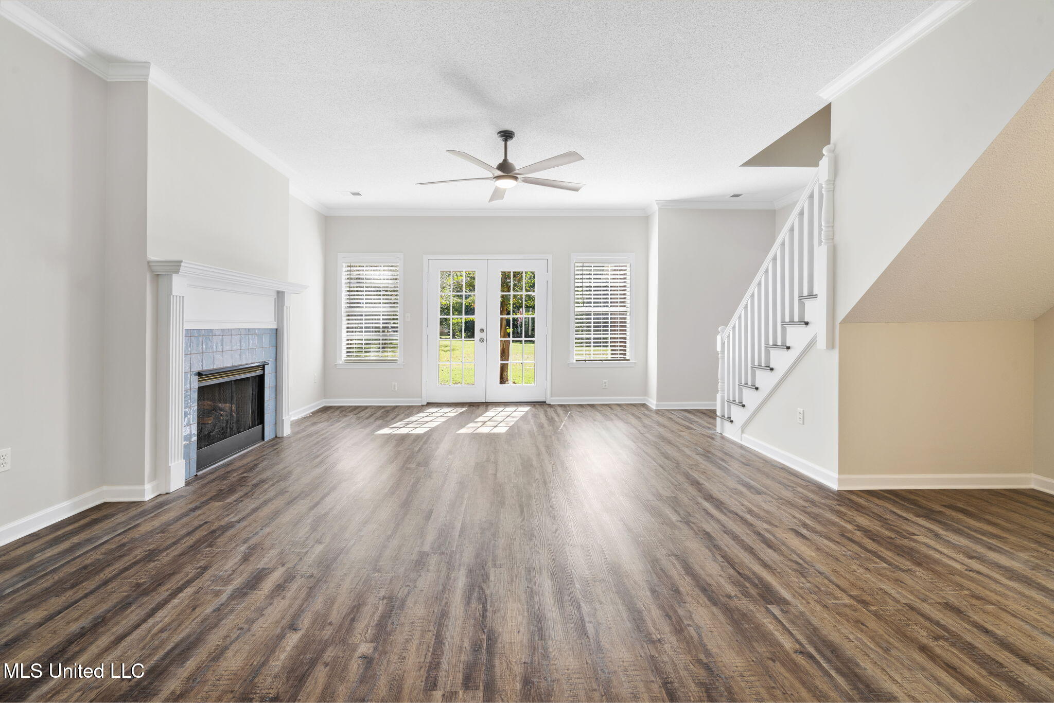 2095 Tall Tree Drive Property Photo 9