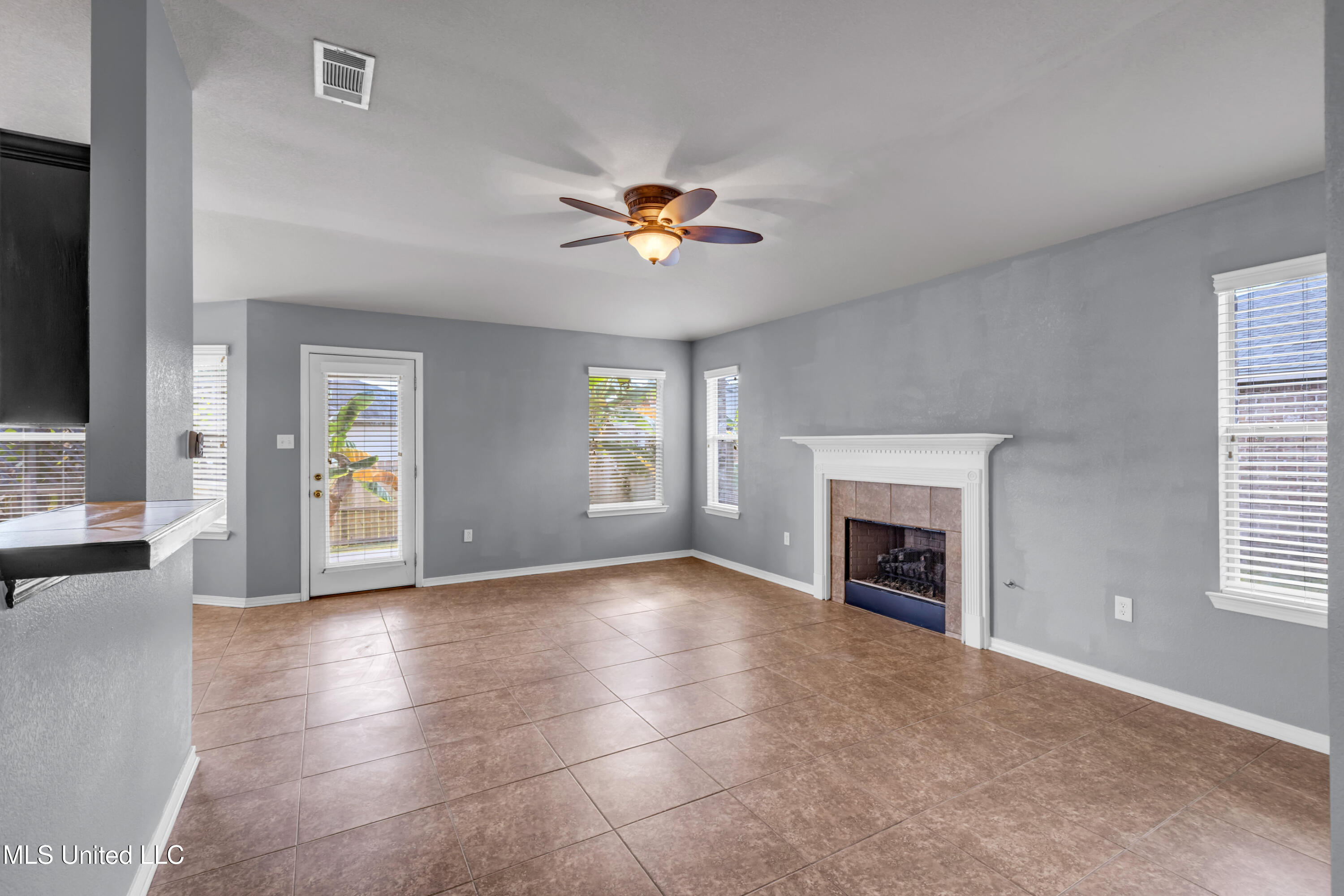 16371 Lancaster Cove Property Photo 4