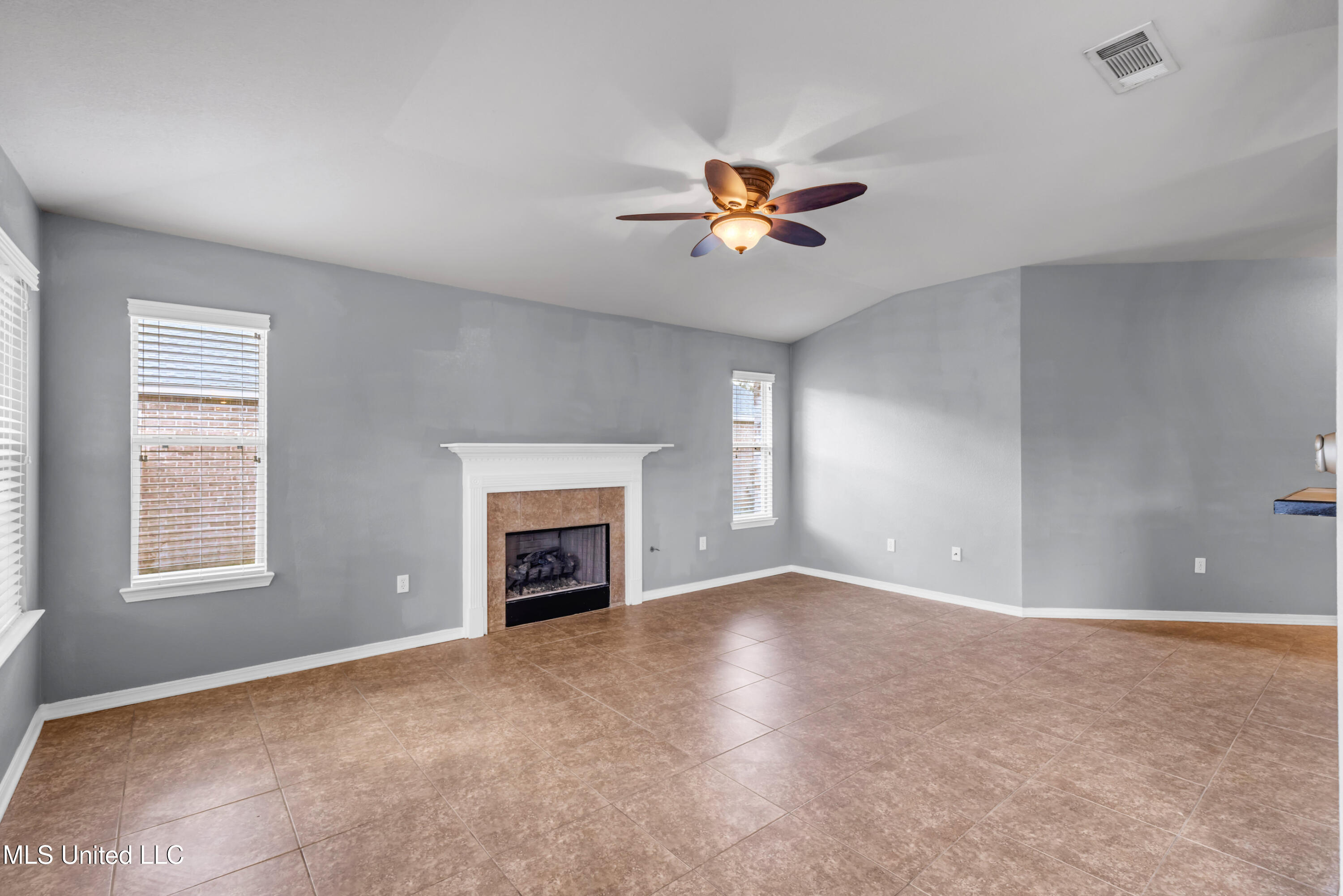 16371 Lancaster Cove Property Photo 5