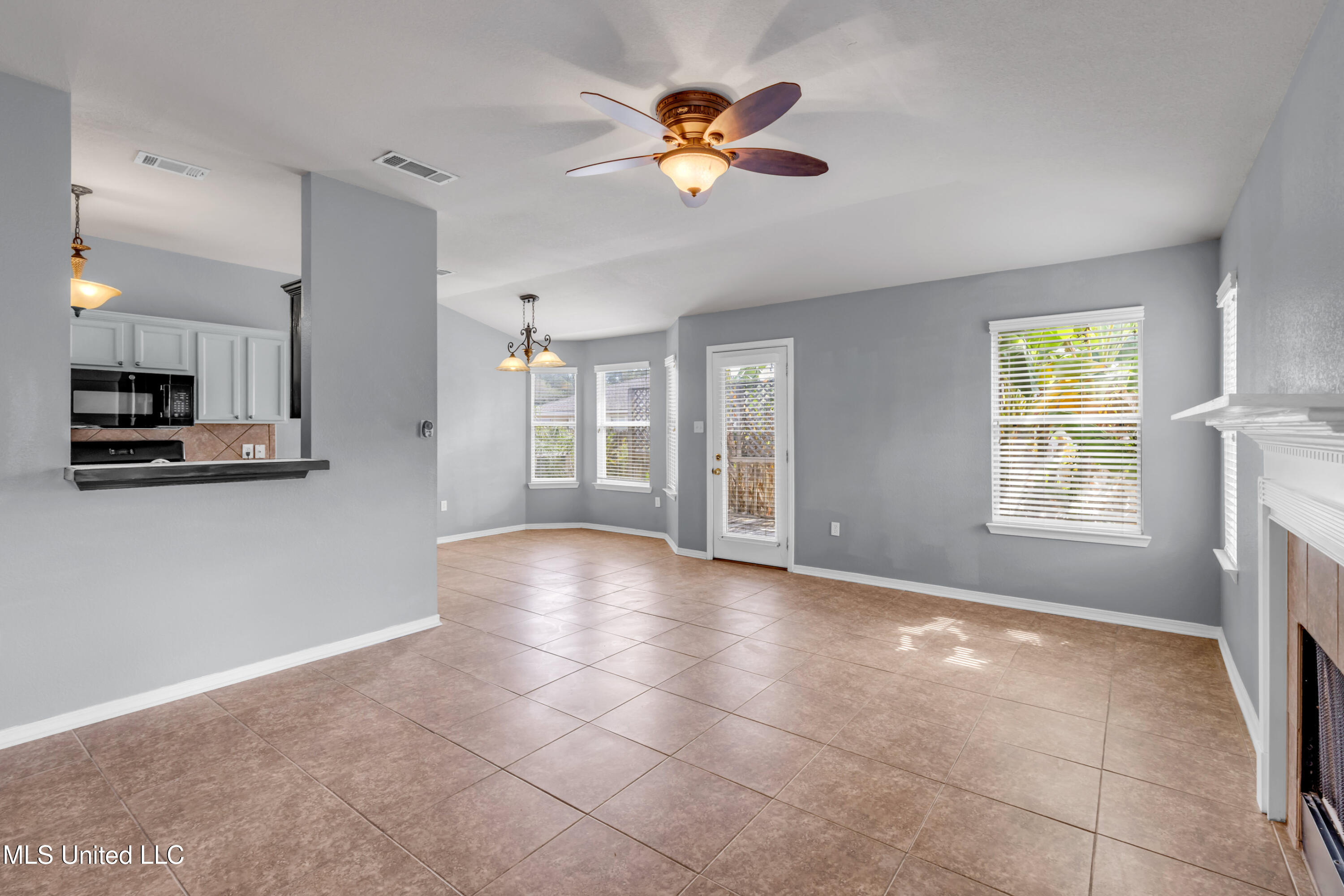 16371 Lancaster Cove Property Photo 6