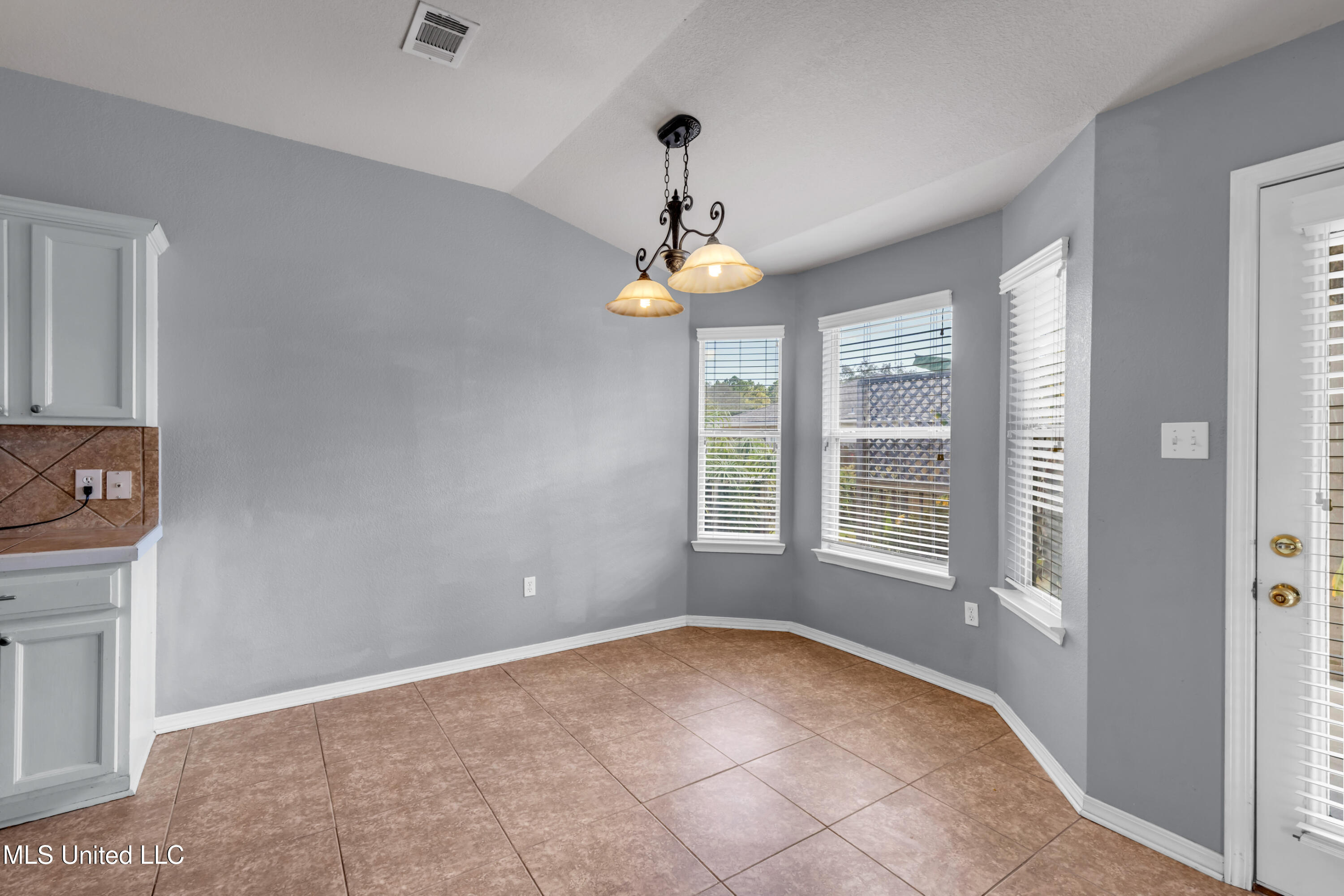 16371 Lancaster Cove Property Photo 8