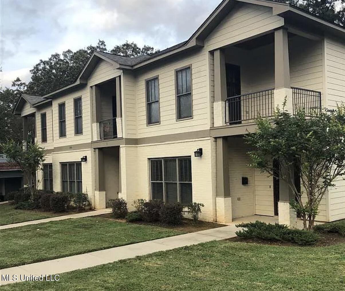 1204 N Jefferson Street Property Photo 1