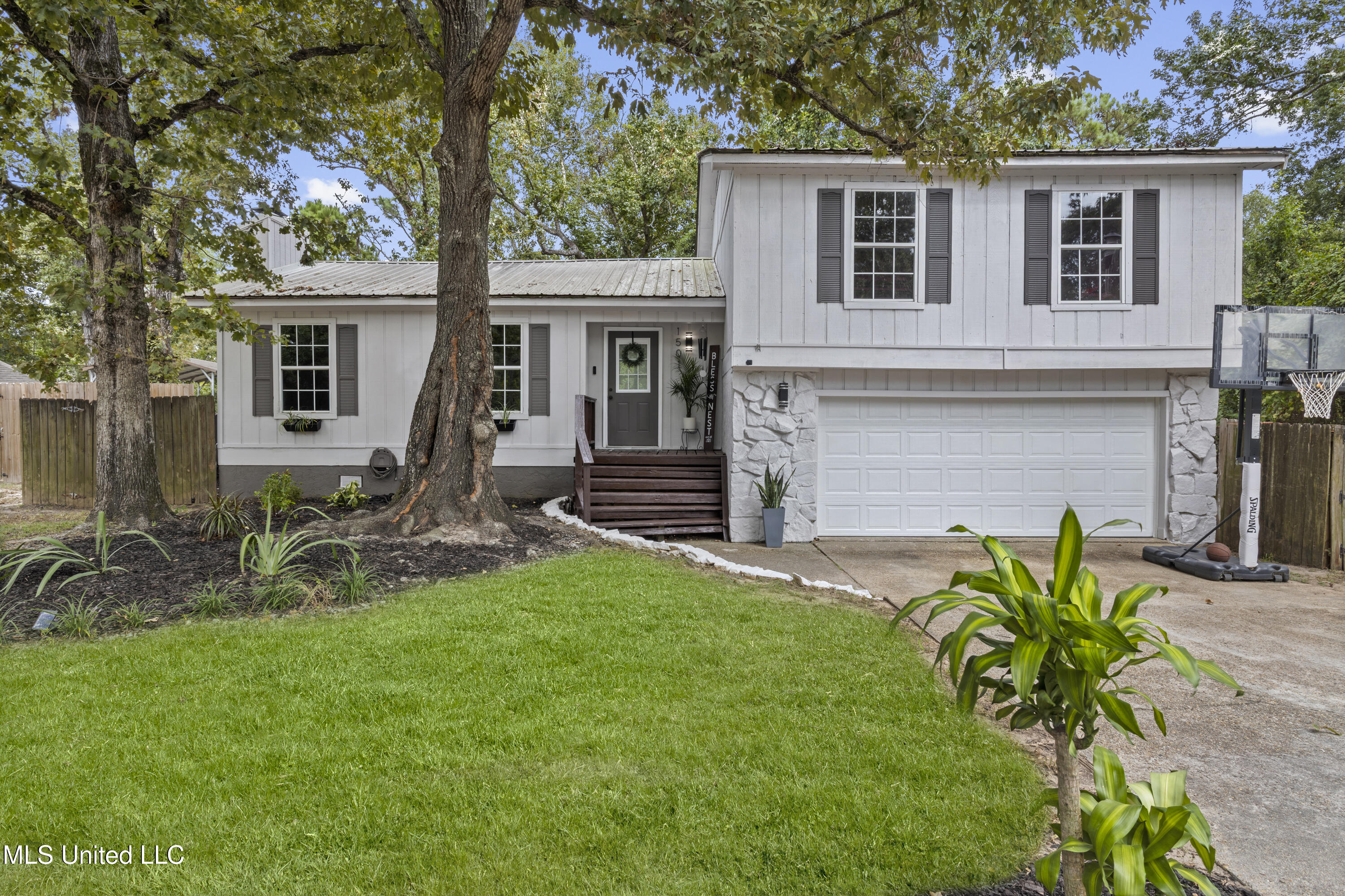 1501 Willowbend Drive Property Photo 1