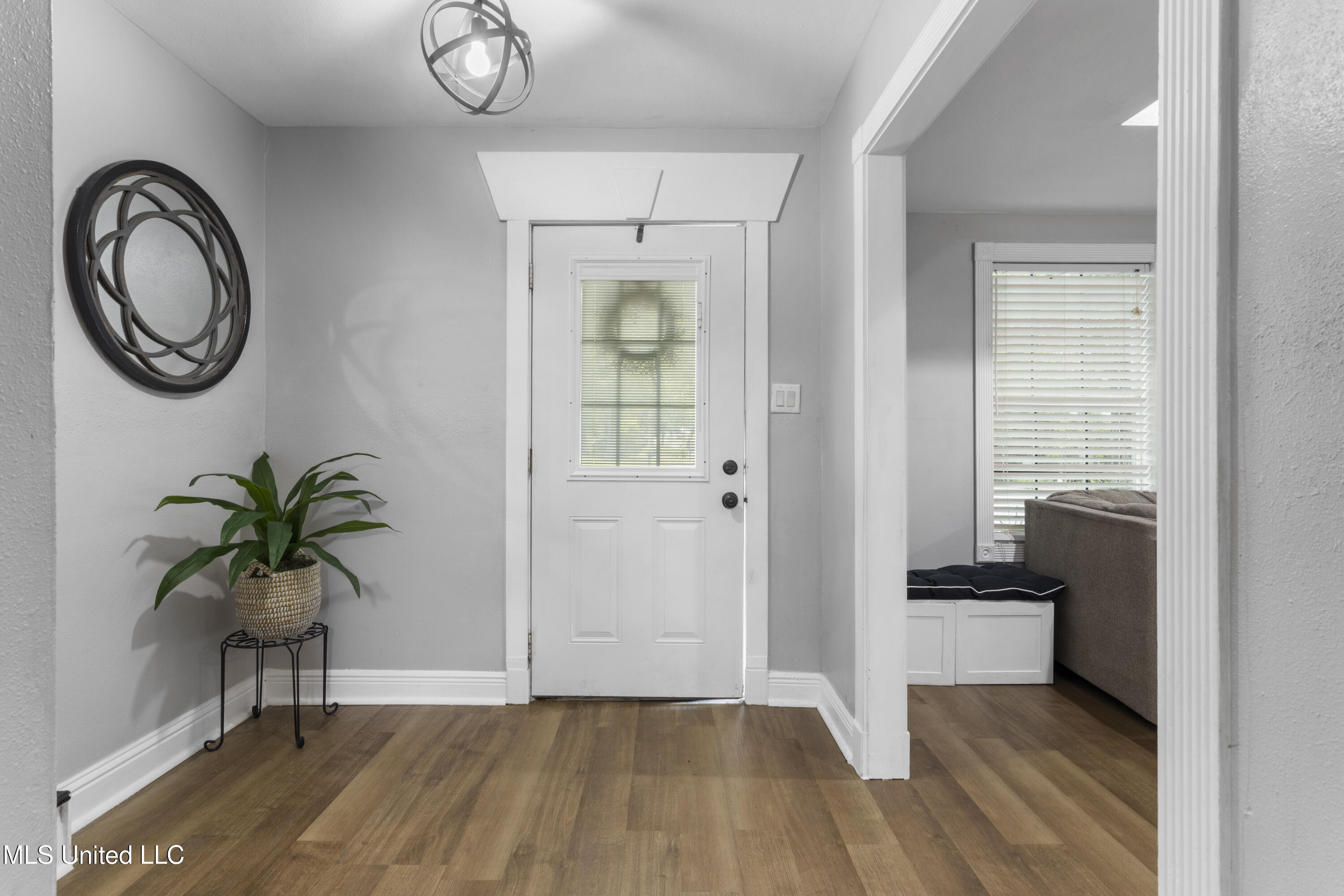 1501 Willowbend Drive Property Photo 3