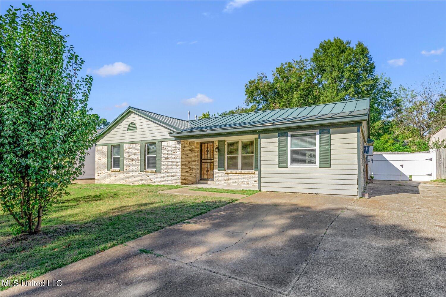 1776 Brown Cove Property Photo 2