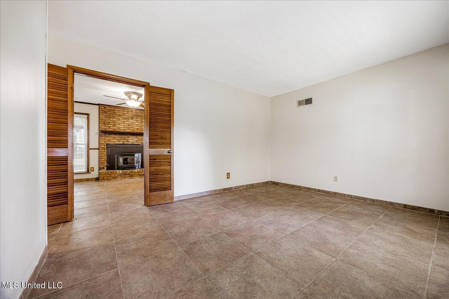 1776 Brown Cove Property Photo 4