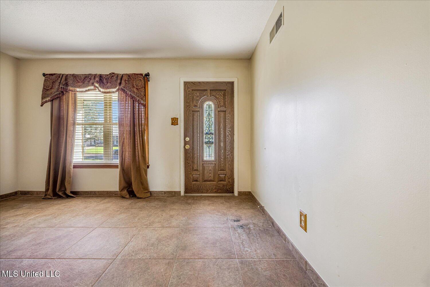 1776 Brown Cove Property Photo 5