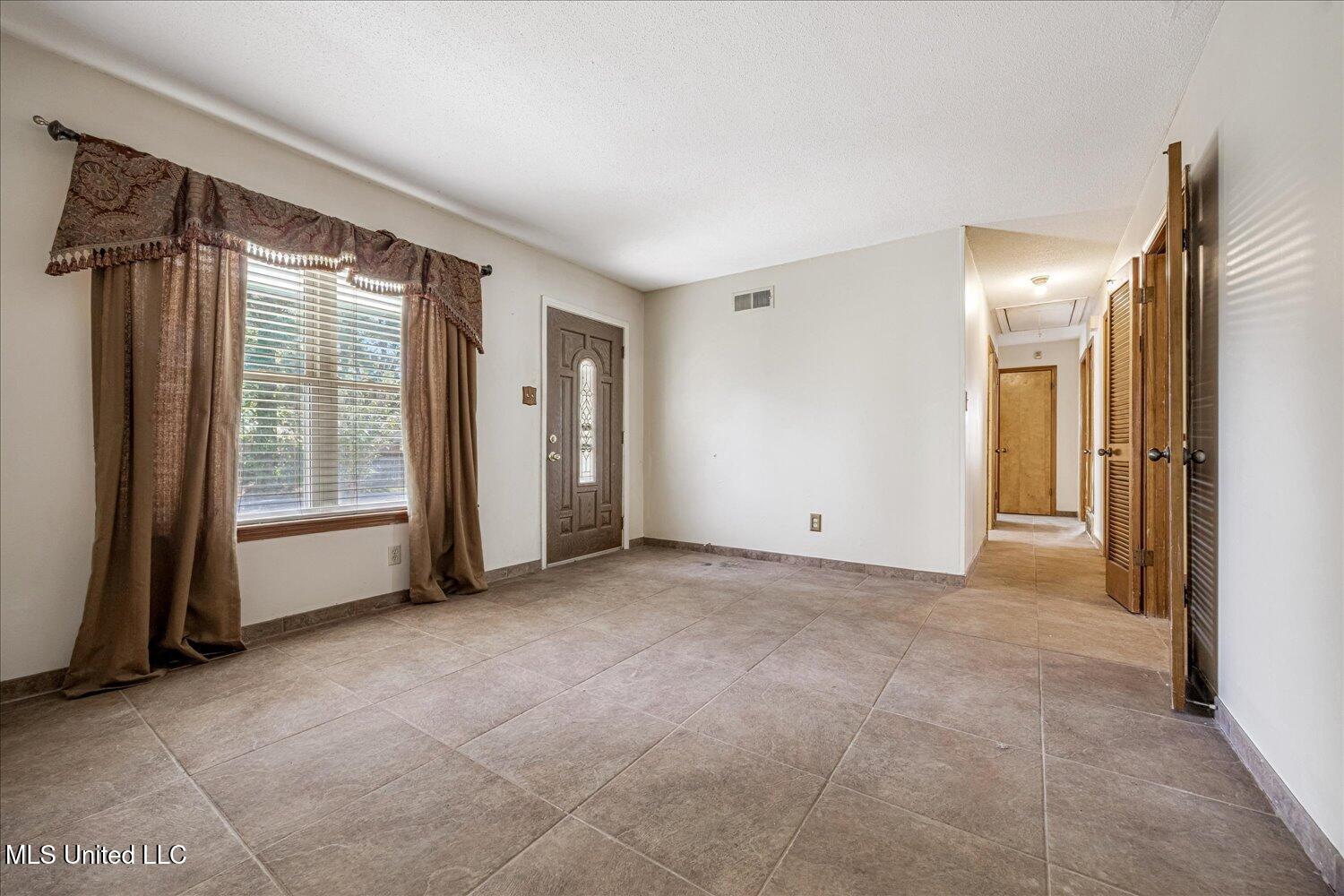 1776 Brown Cove Property Photo 6