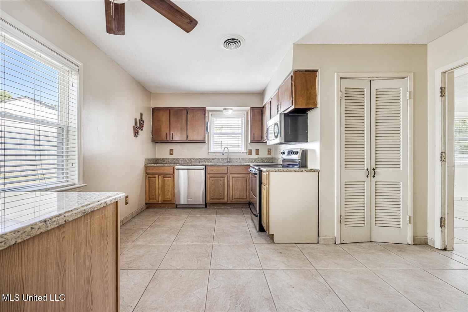 1776 Brown Cove Property Photo 11