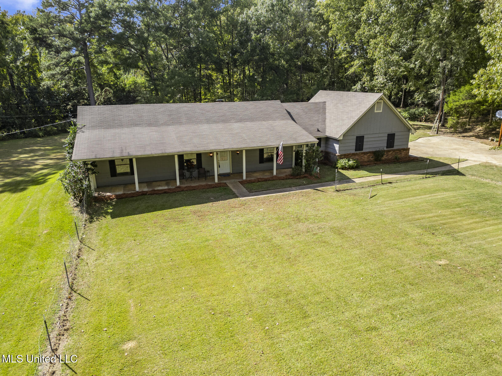 18899 Midway Road Property Photo 3