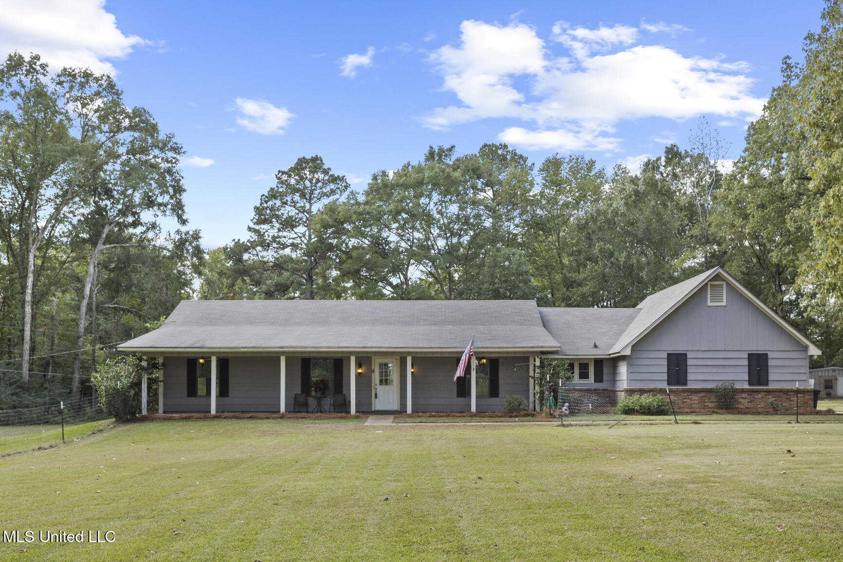 18899 Midway Road Property Photo 4