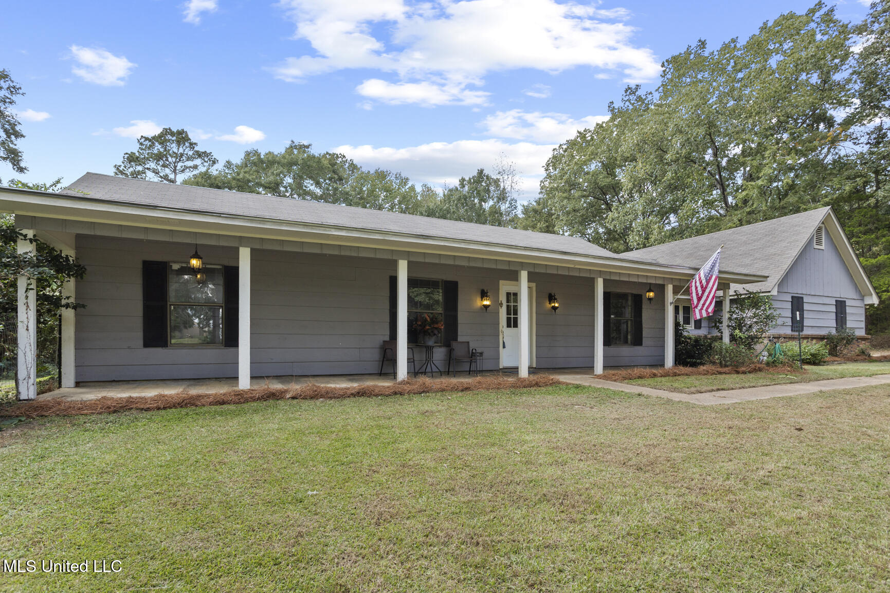 18899 Midway Road Property Photo 5