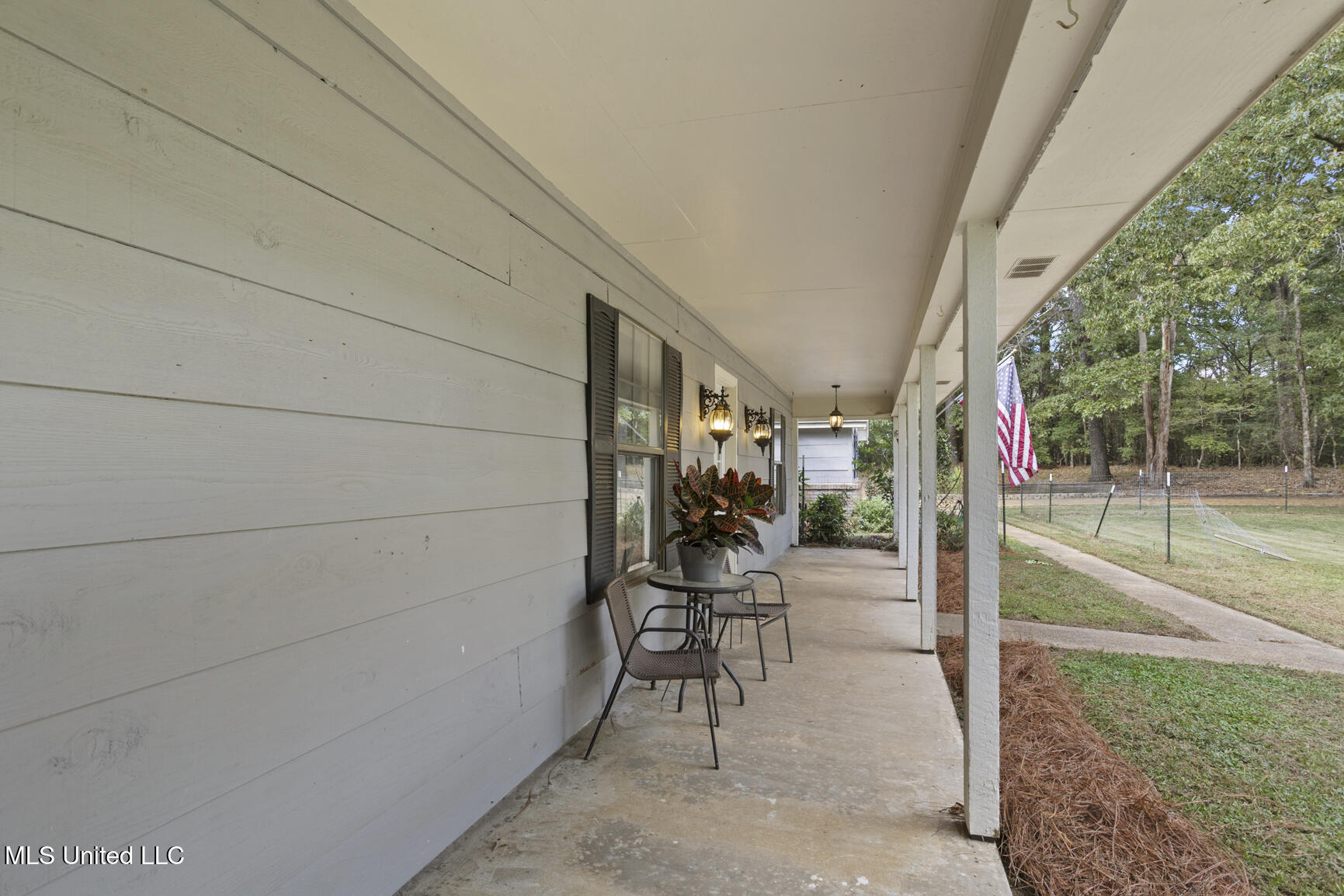 18899 Midway Road Property Photo 6