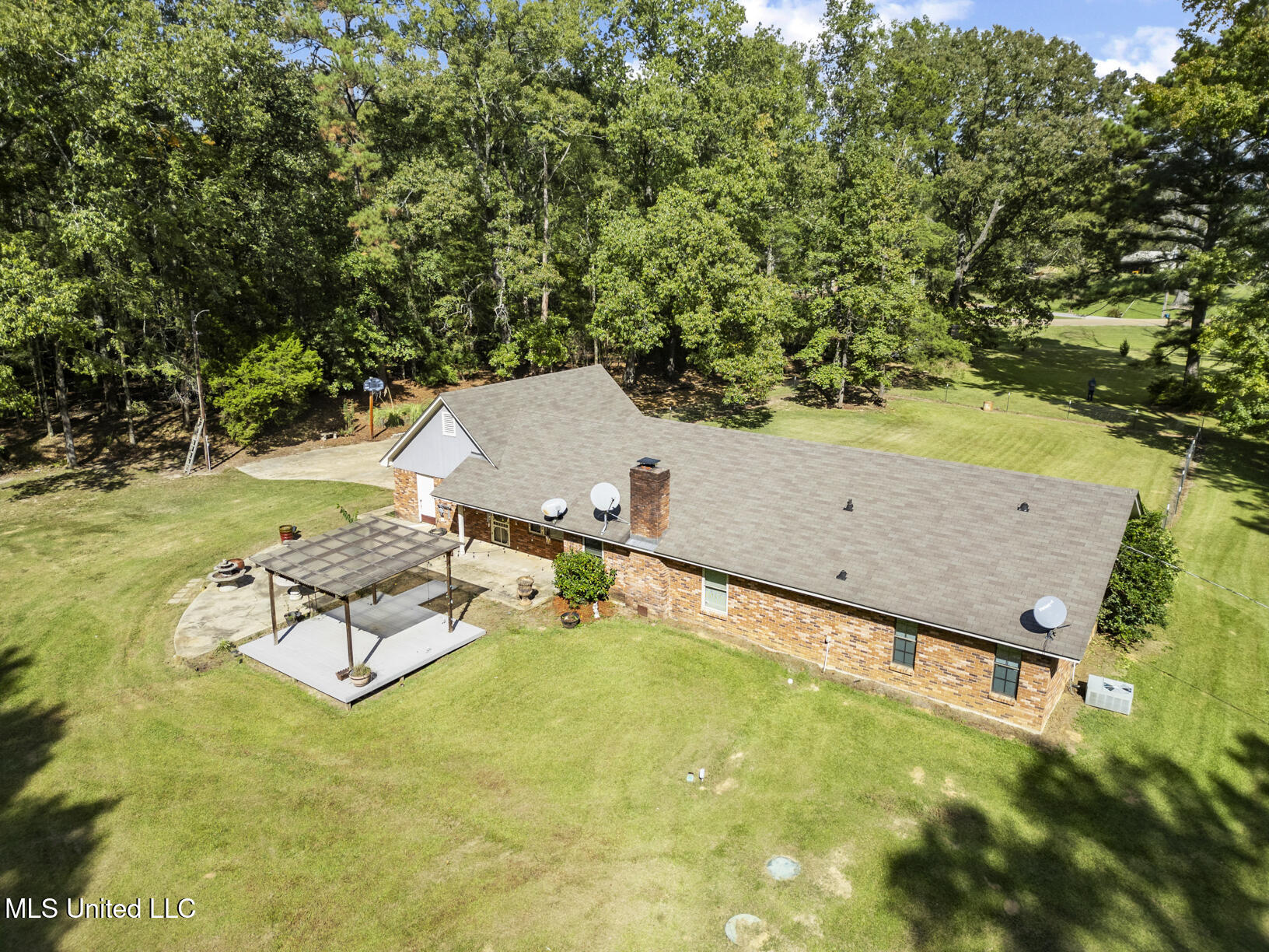 18899 Midway Road Property Photo 8
