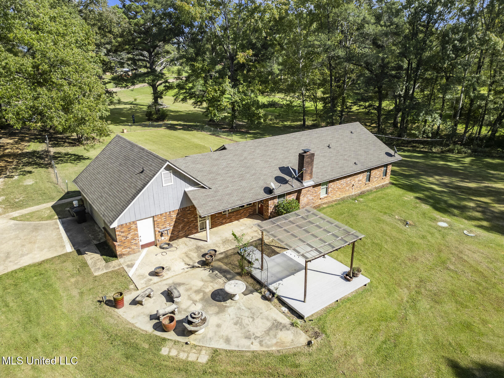 18899 Midway Road Property Photo 10