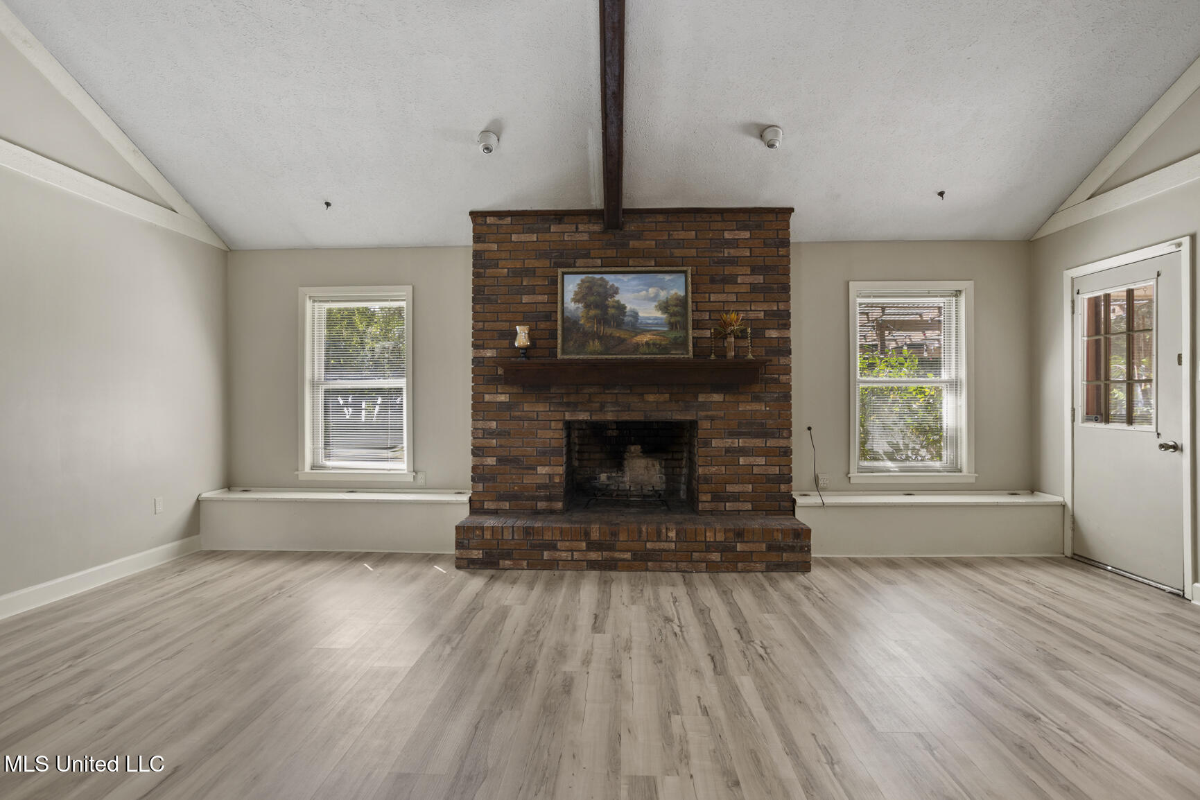 18899 Midway Road Property Photo 12