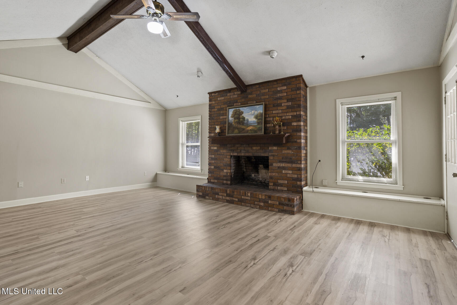 18899 Midway Road Property Photo 13