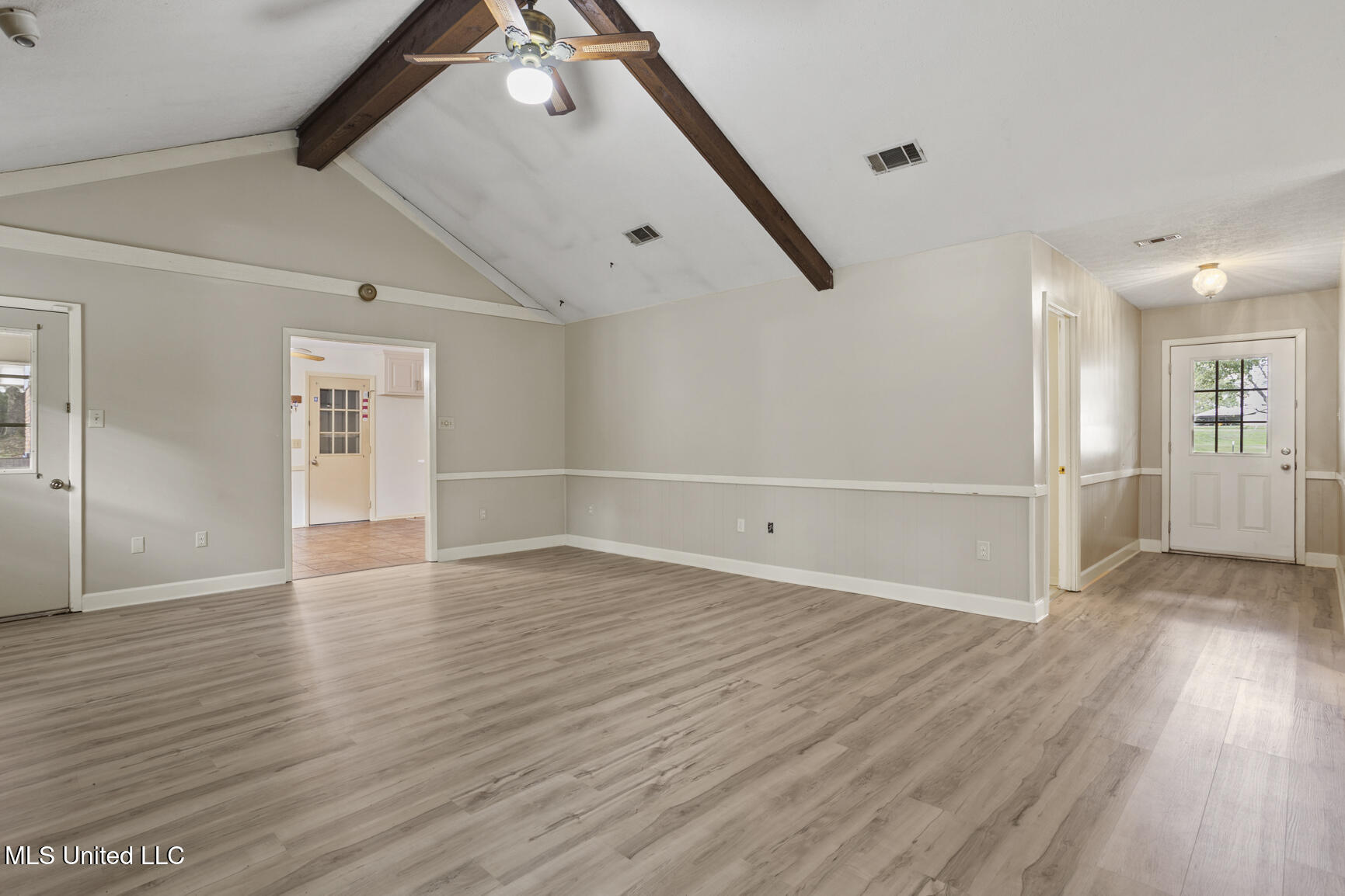 18899 Midway Road Property Photo 14