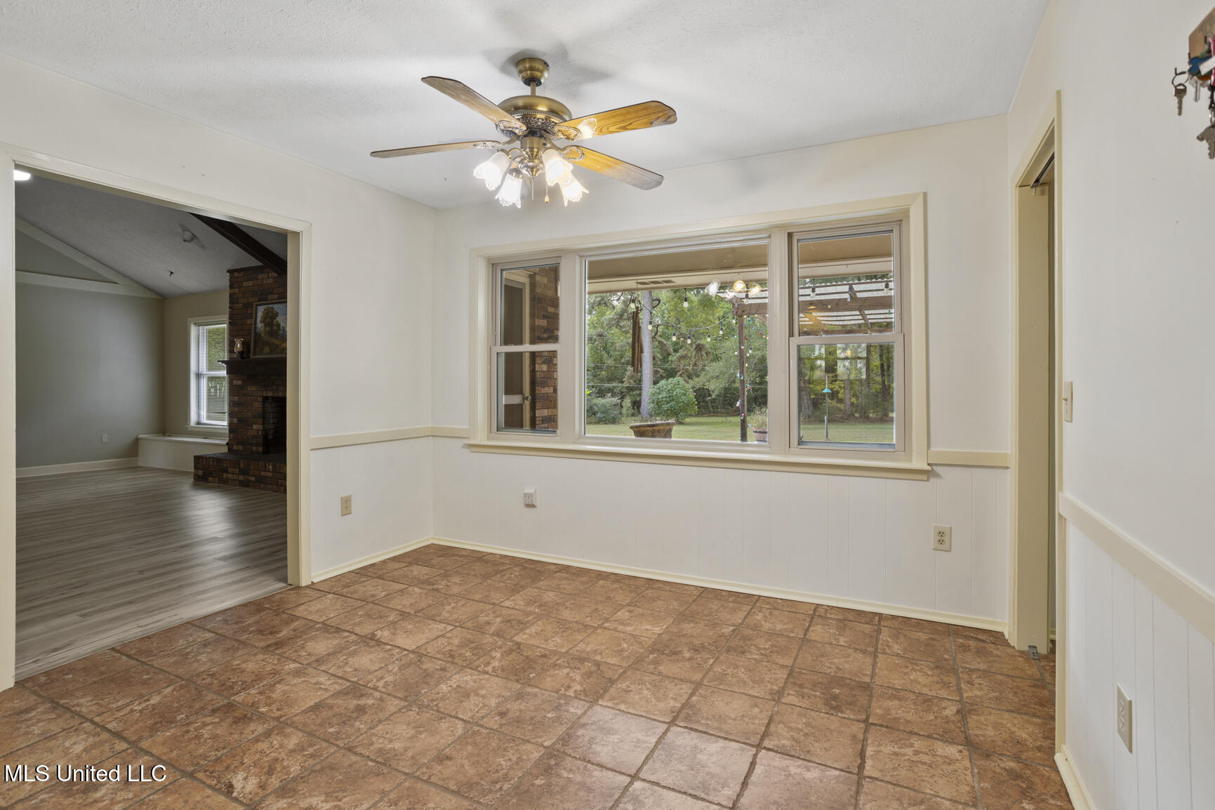 18899 Midway Road Property Photo 16