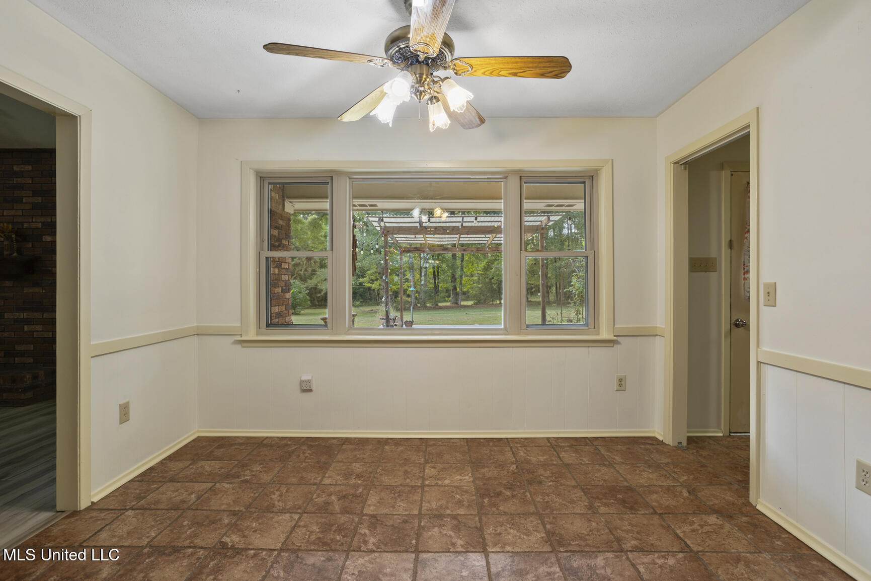 18899 Midway Road Property Photo 17