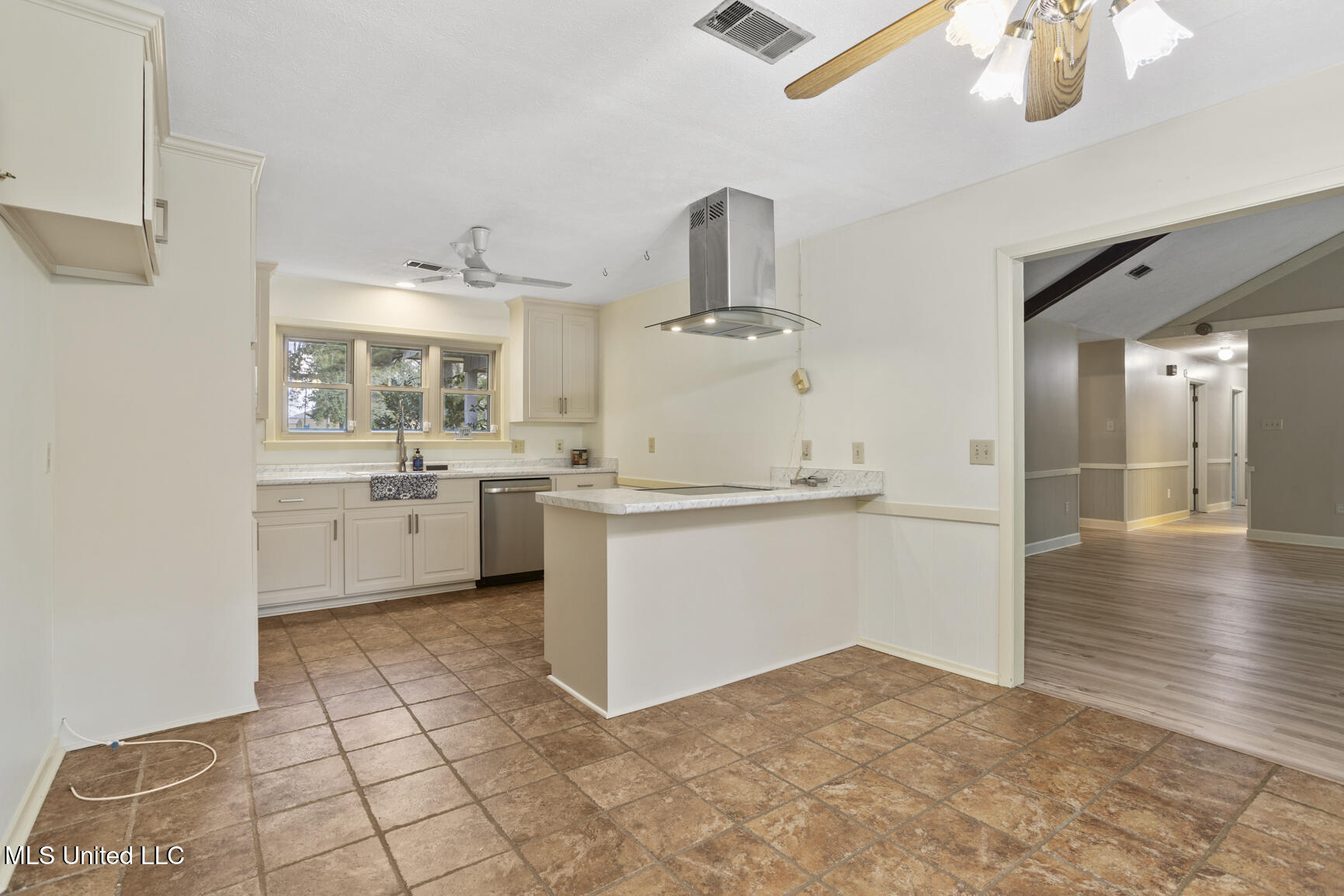 18899 Midway Road Property Photo 18