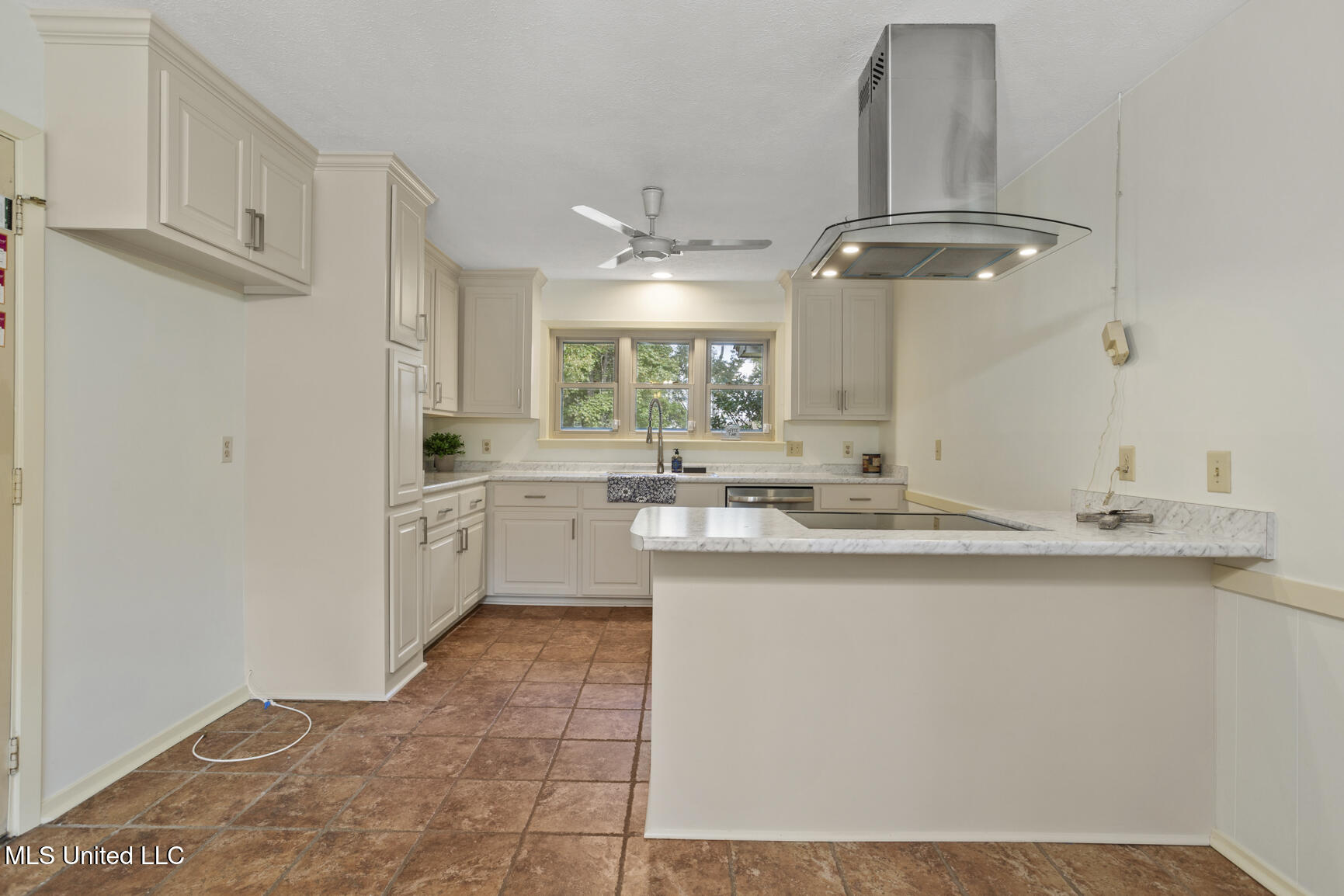 18899 Midway Road Property Photo 19