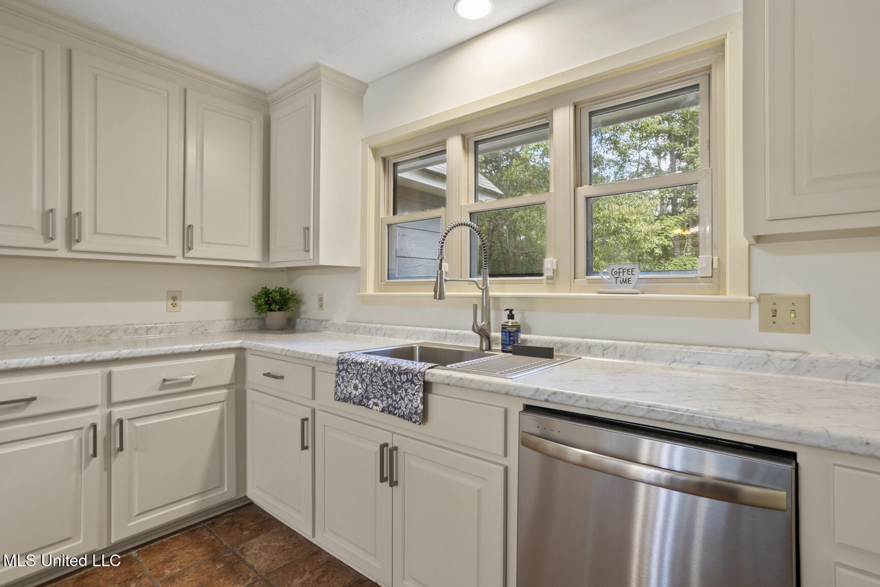 18899 Midway Road Property Photo 21