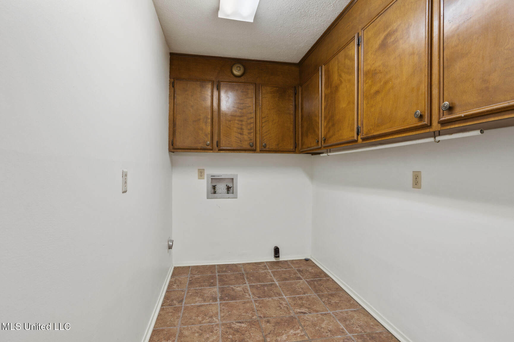 18899 Midway Road Property Photo 23