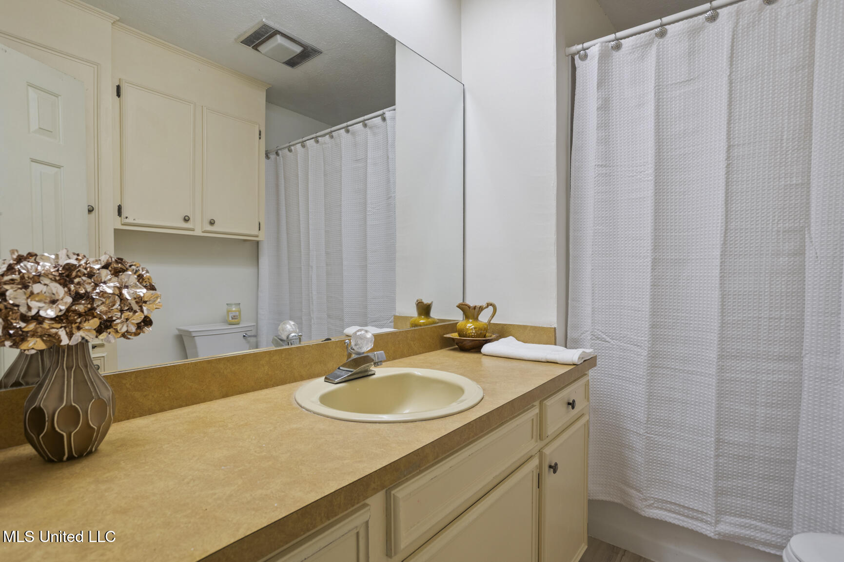 18899 Midway Road Property Photo 26