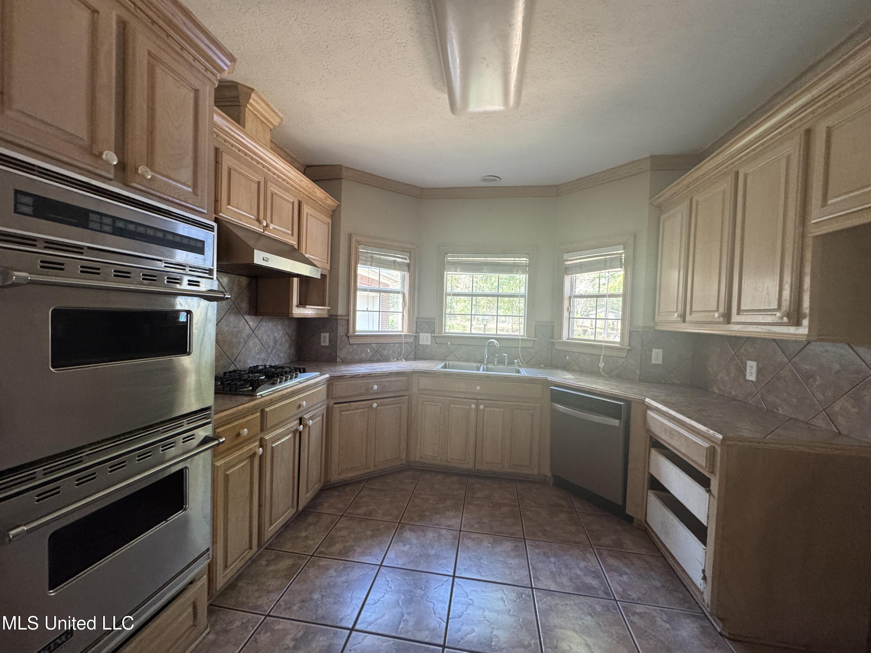316 Southhaven Drive Property Photo 3